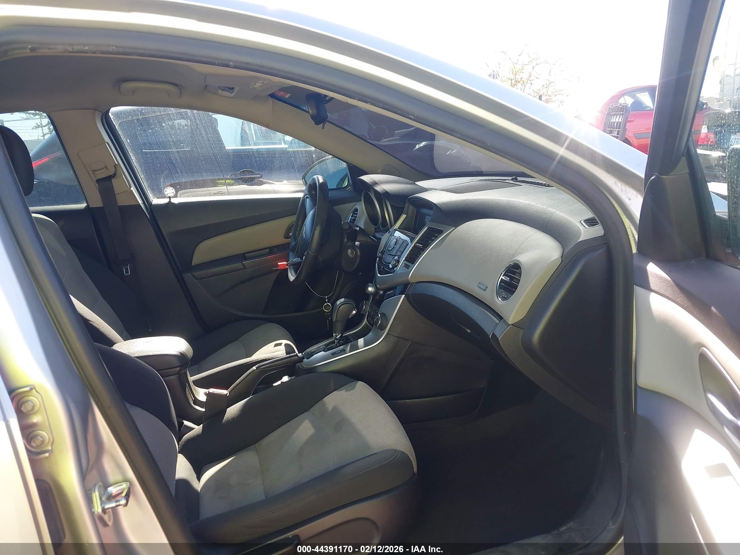 CHEVROLET CRUZE image 5