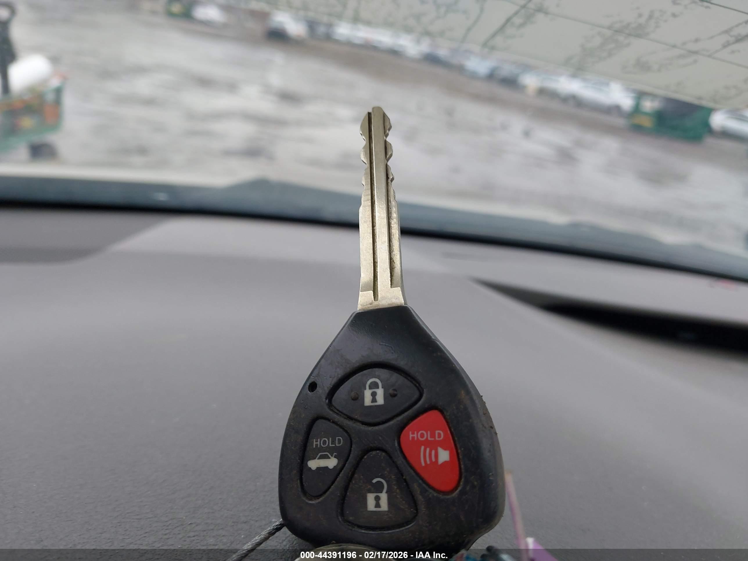 TOYOTA CAMRY image 11
