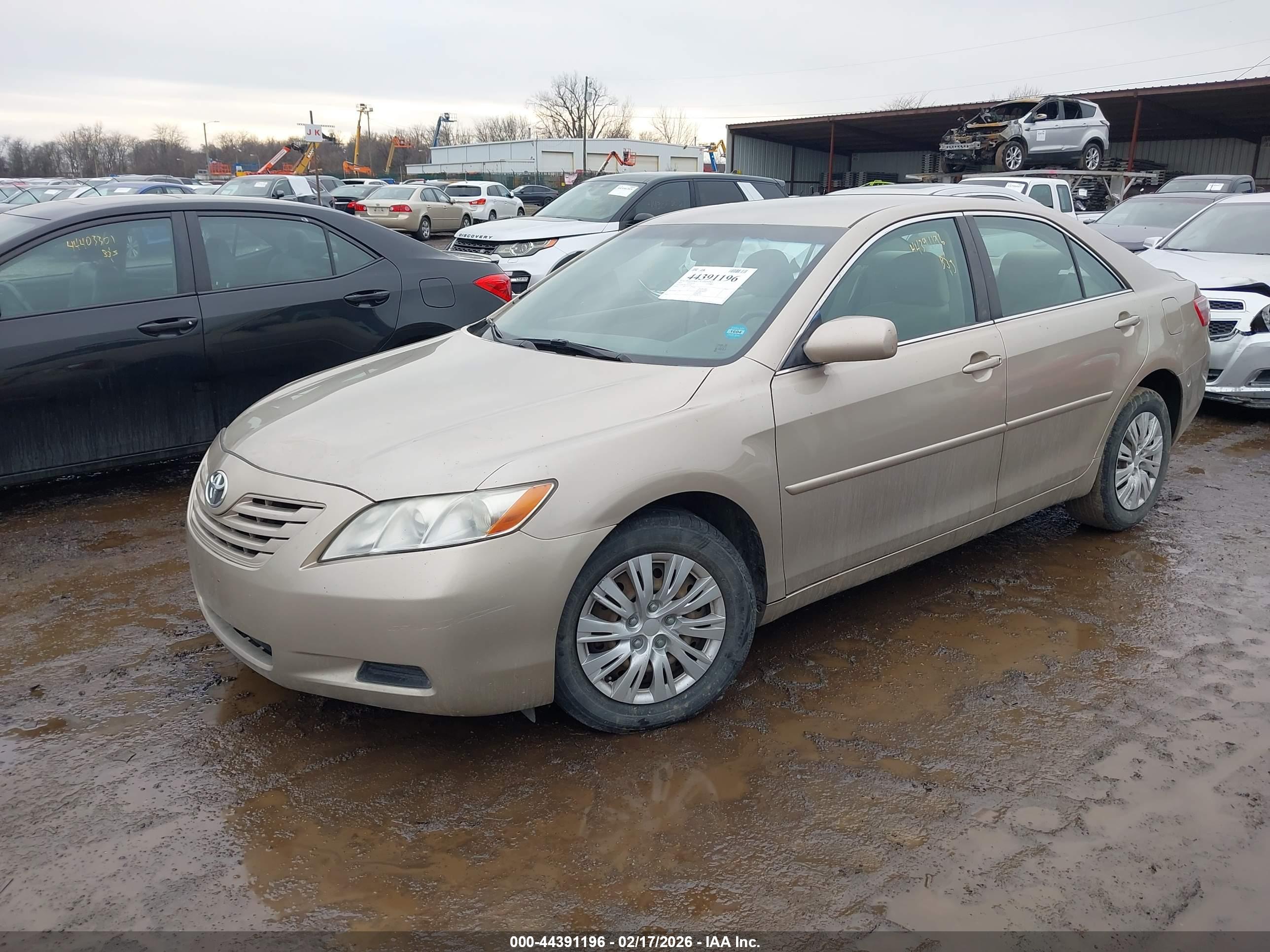 TOYOTA CAMRY image 2