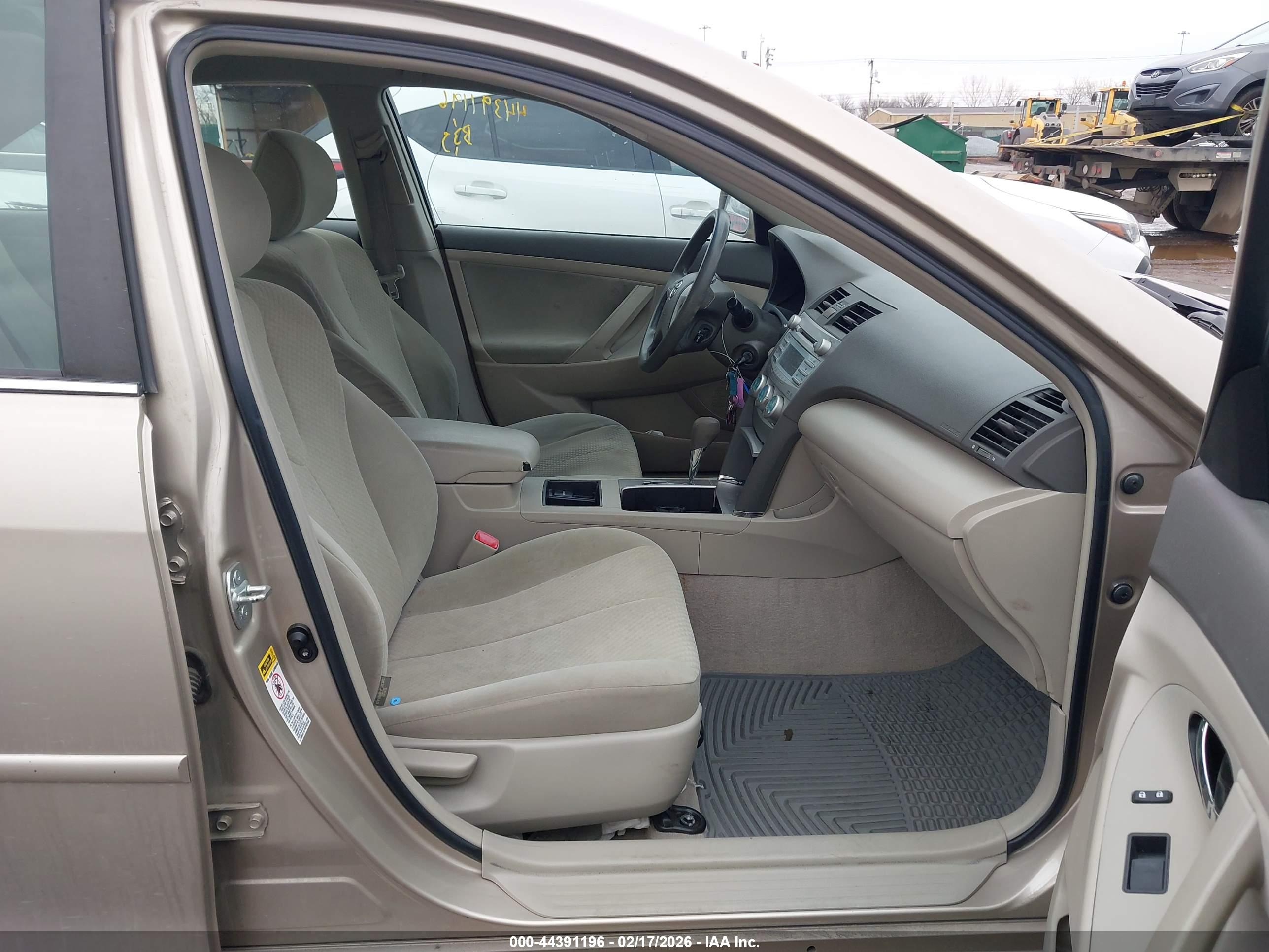 TOYOTA CAMRY image 5