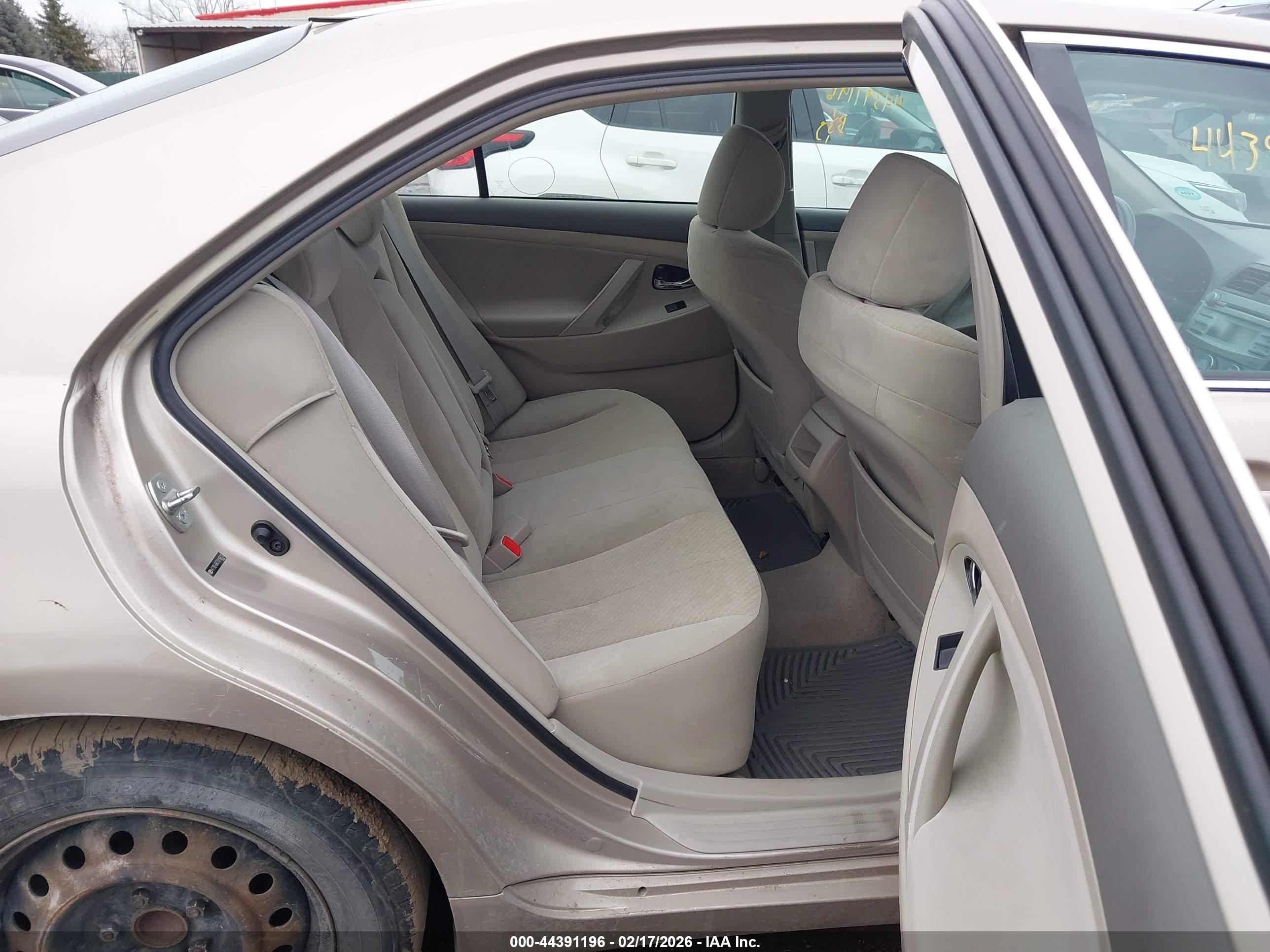 TOYOTA CAMRY image 8