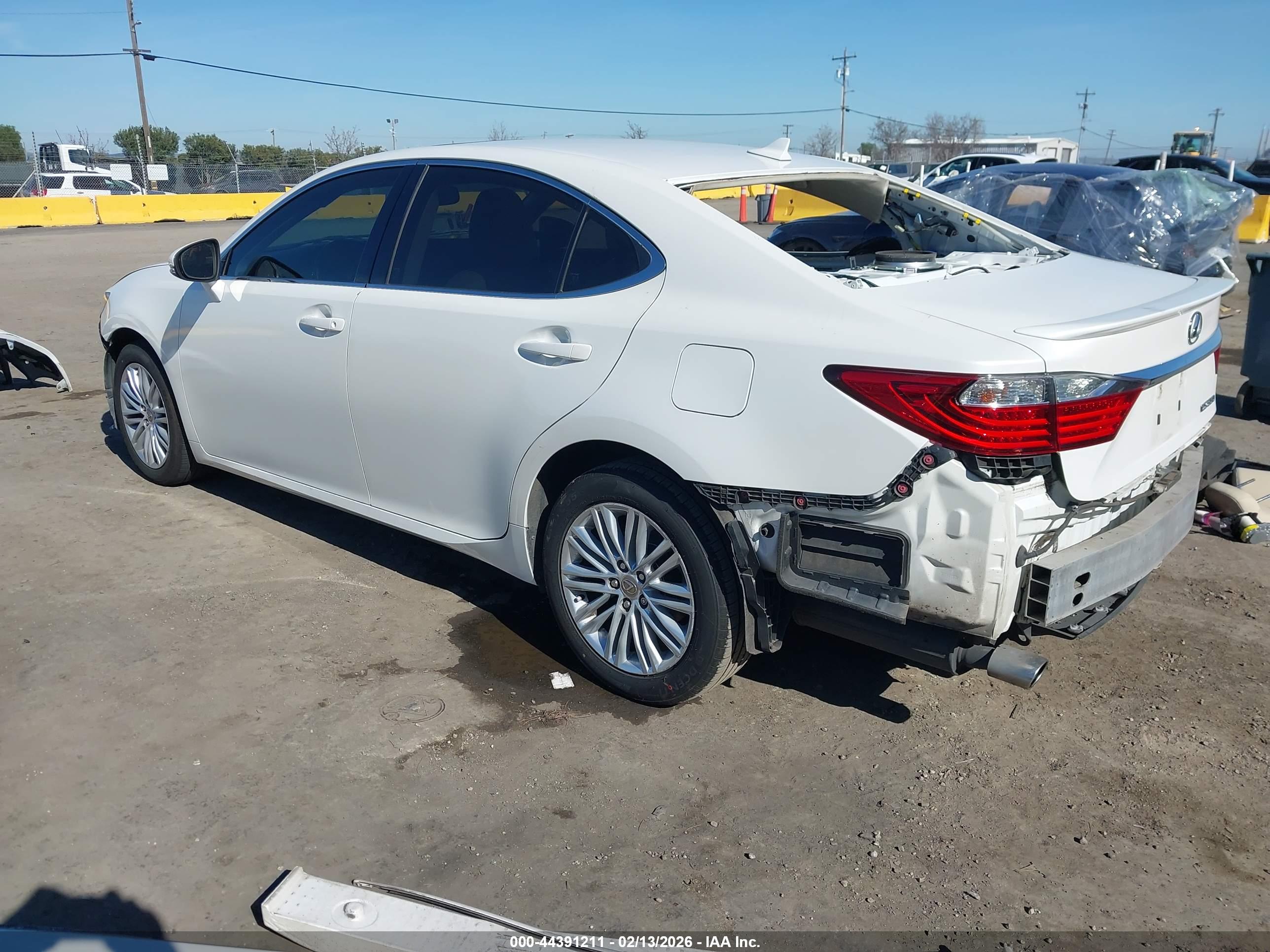 LEXUS ES image 3