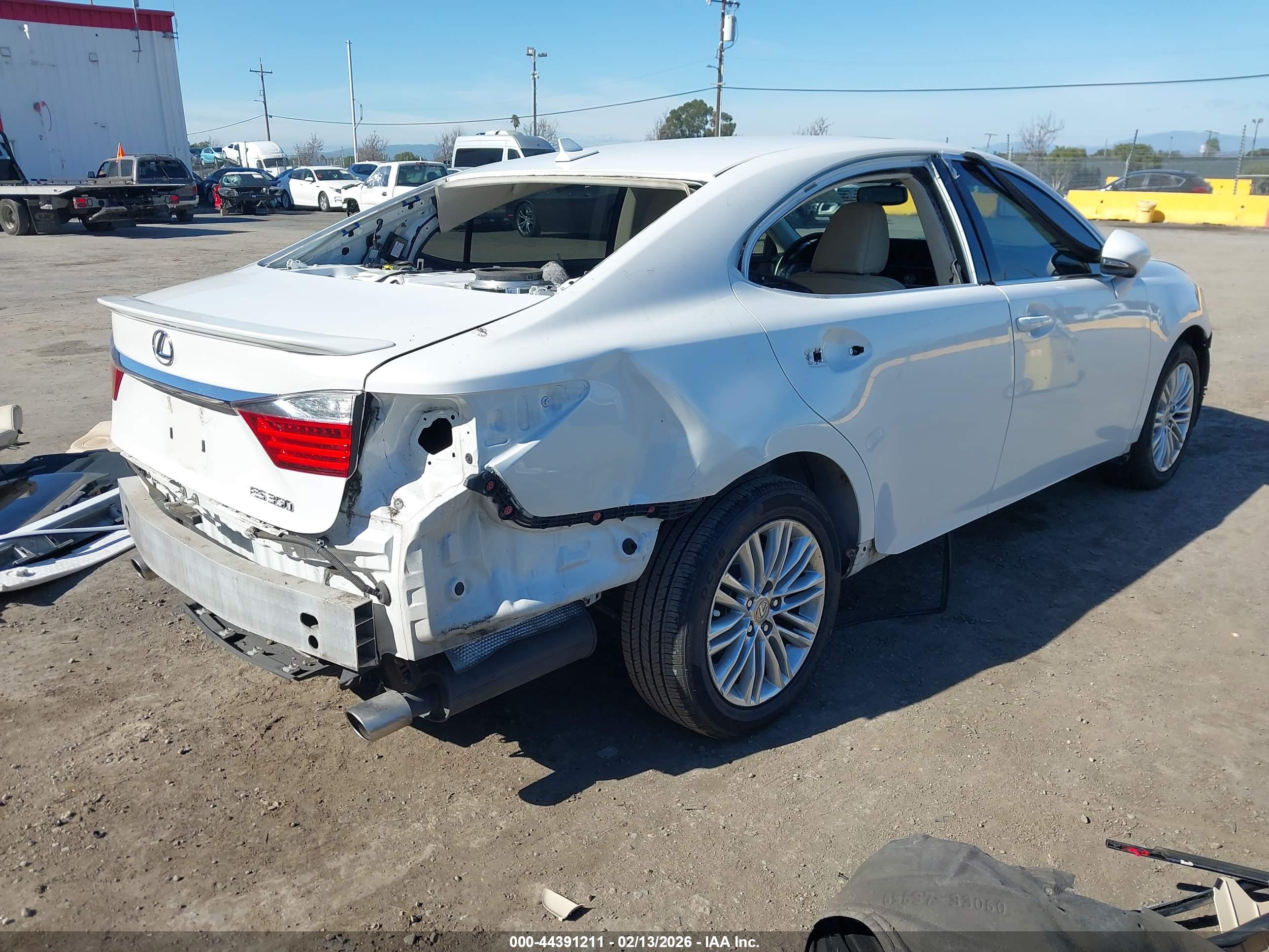 LEXUS ES image 4