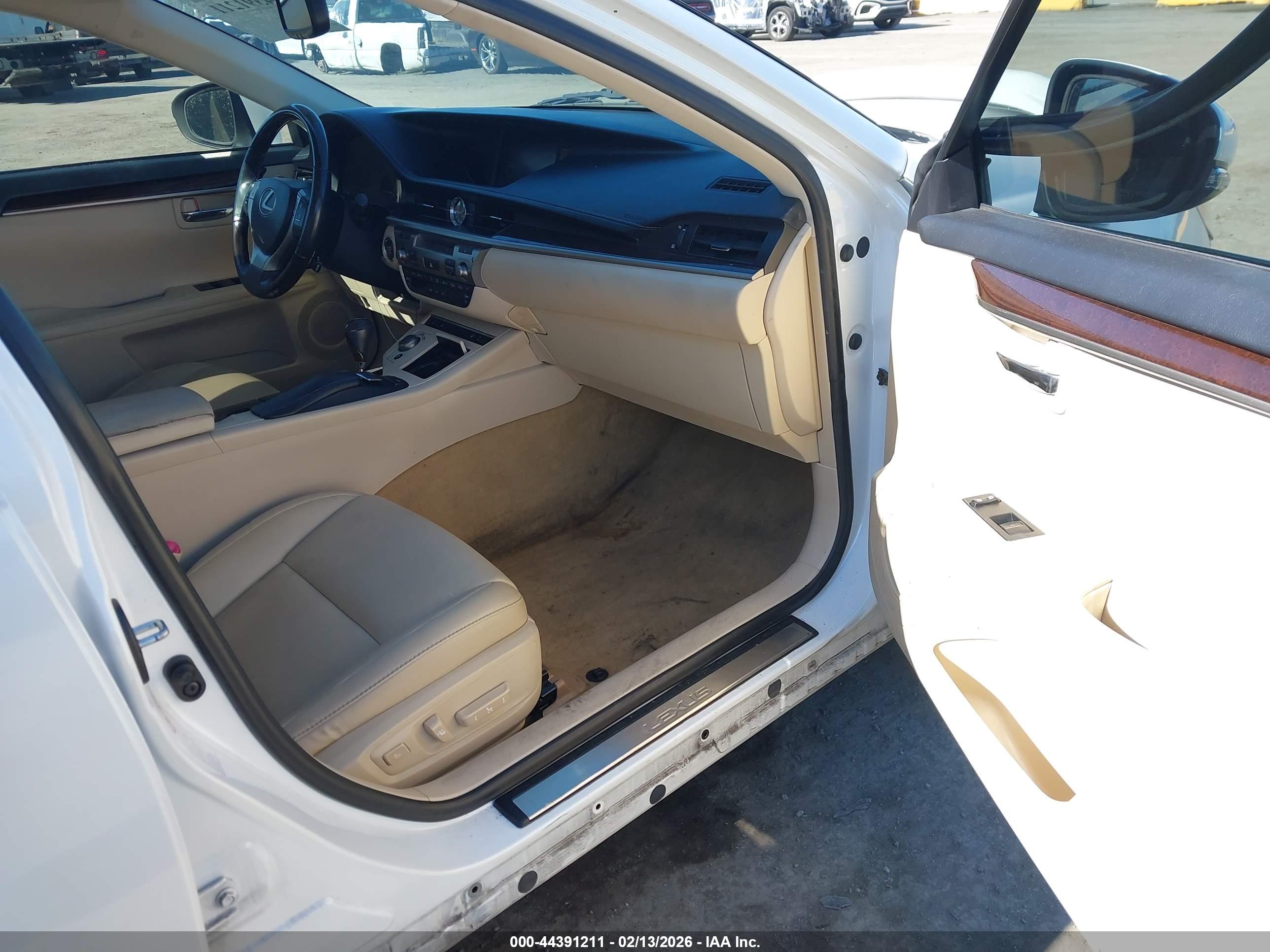 LEXUS ES image 5