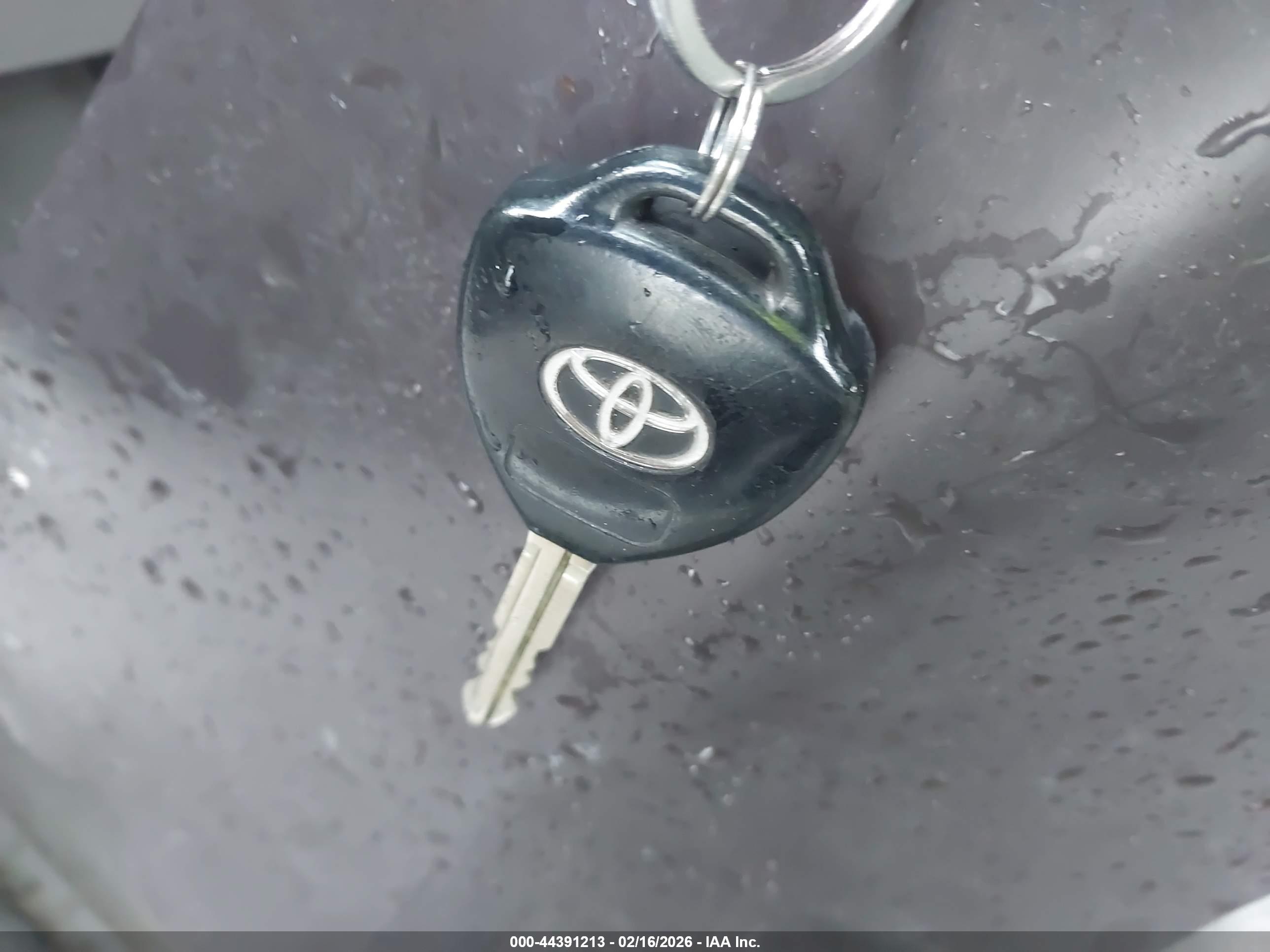 TOYOTA CAMRY image 11