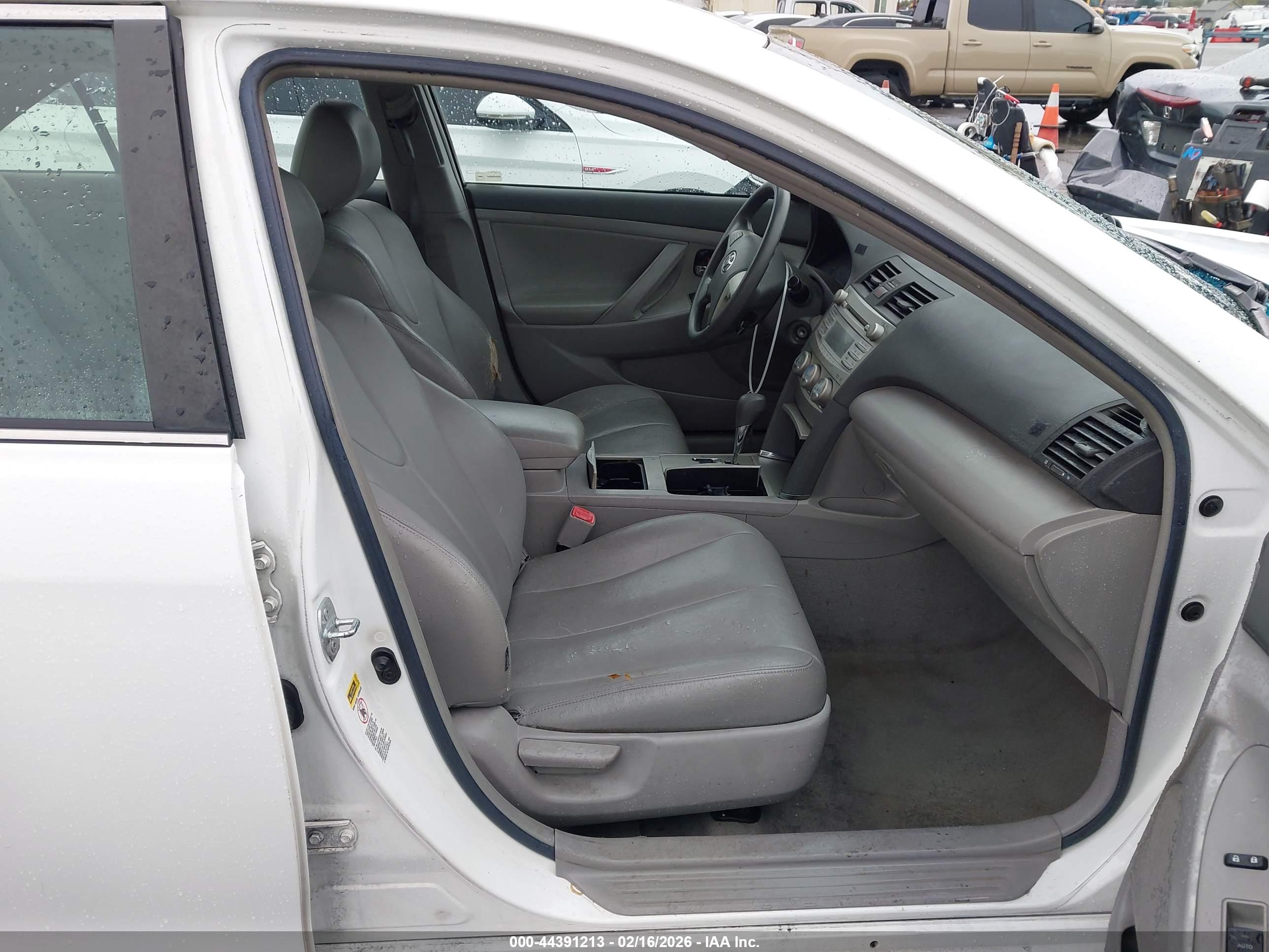 TOYOTA CAMRY image 5