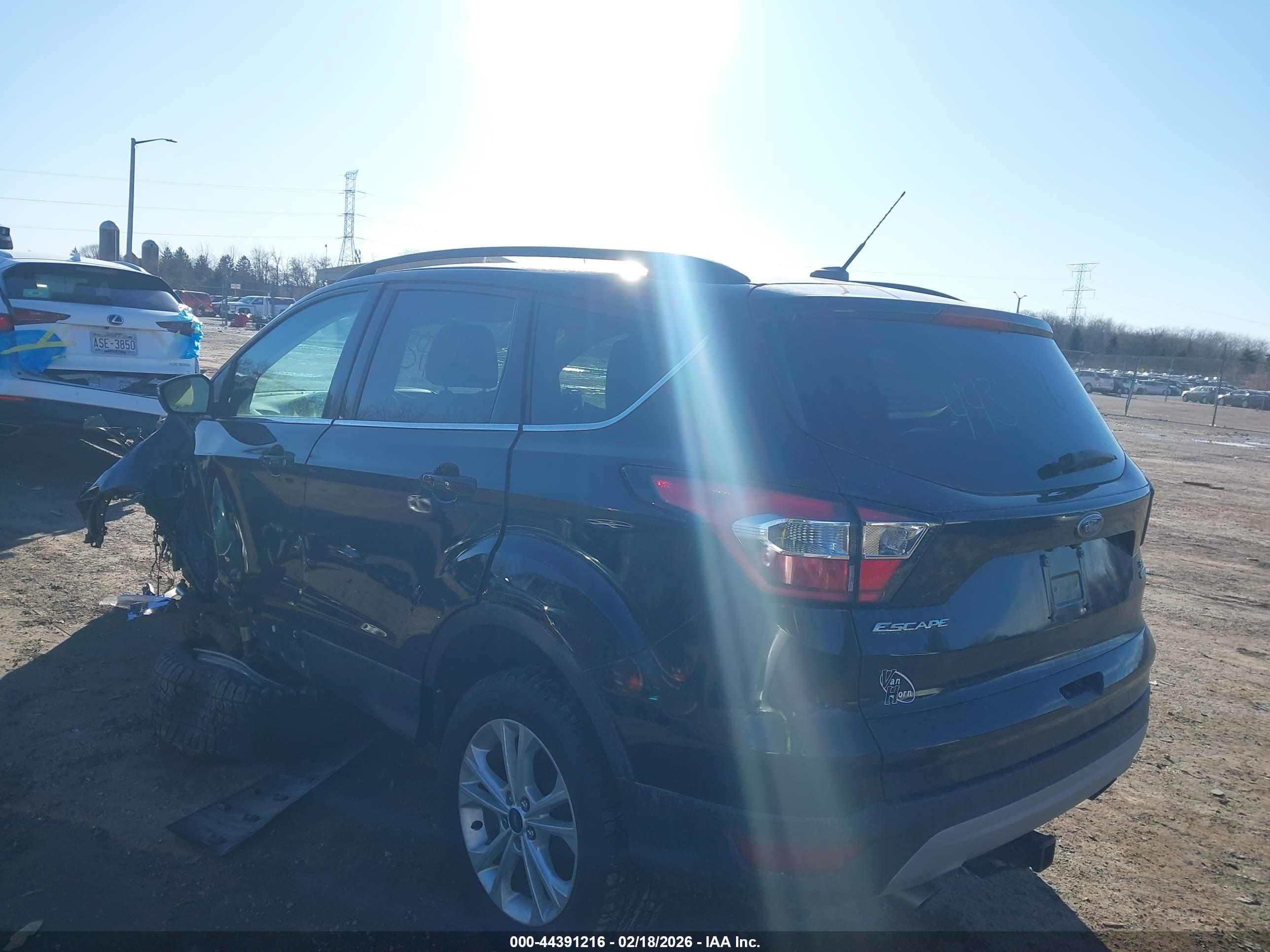 FORD ESCAPE image 3