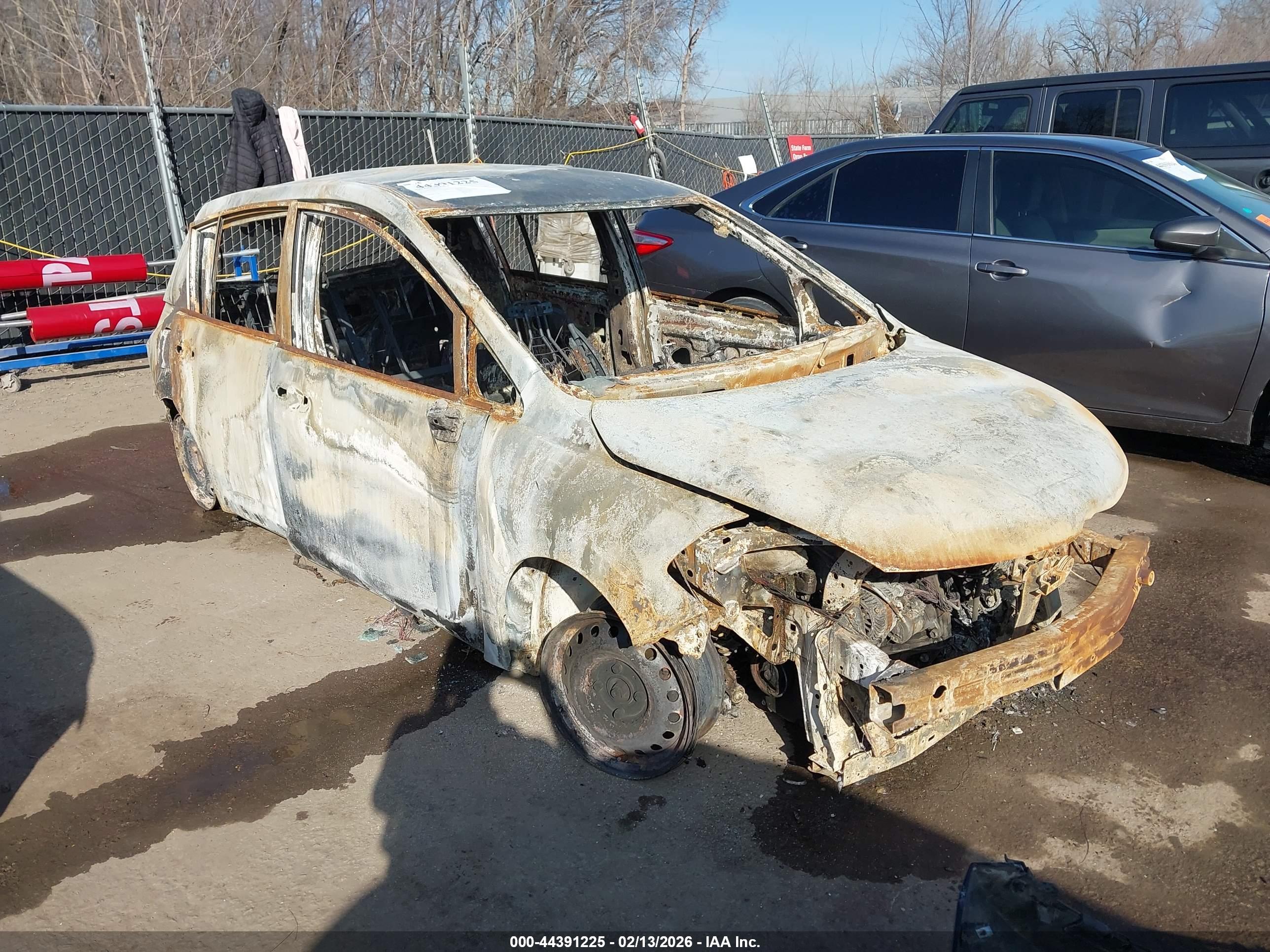 NISSAN VERSA image 6