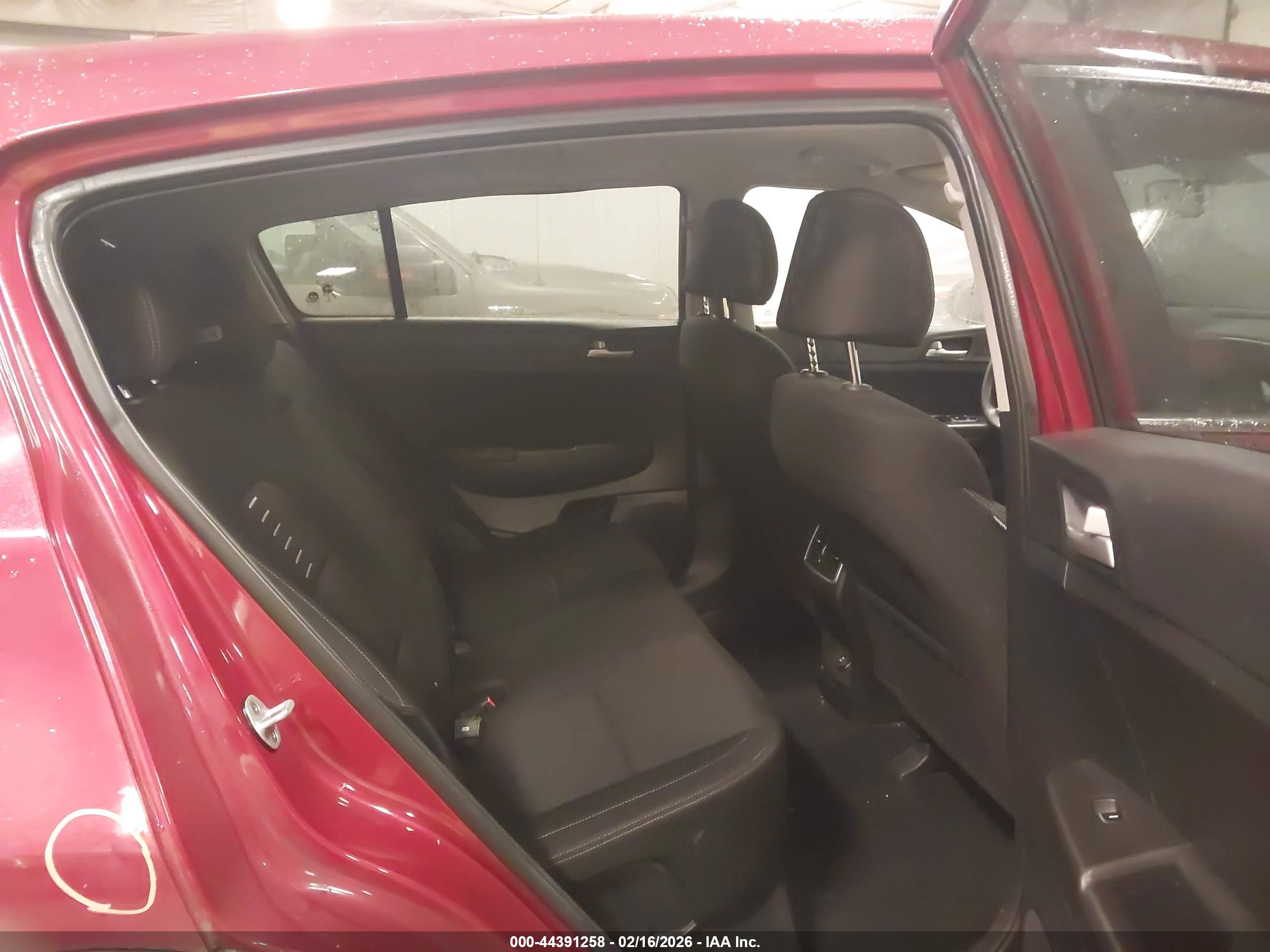 KIA SPORTAGE image 8