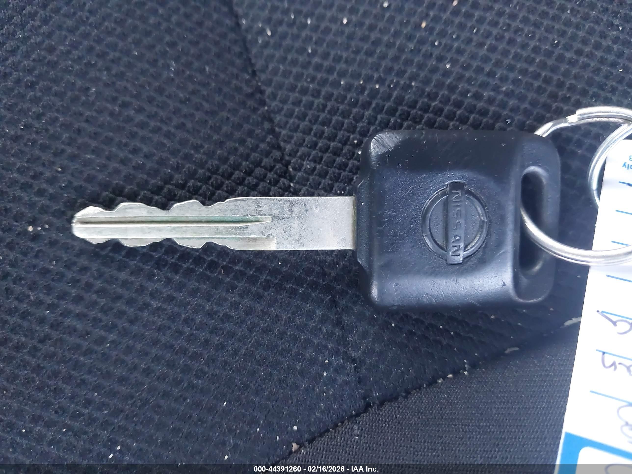 NISSAN VERSA image 11