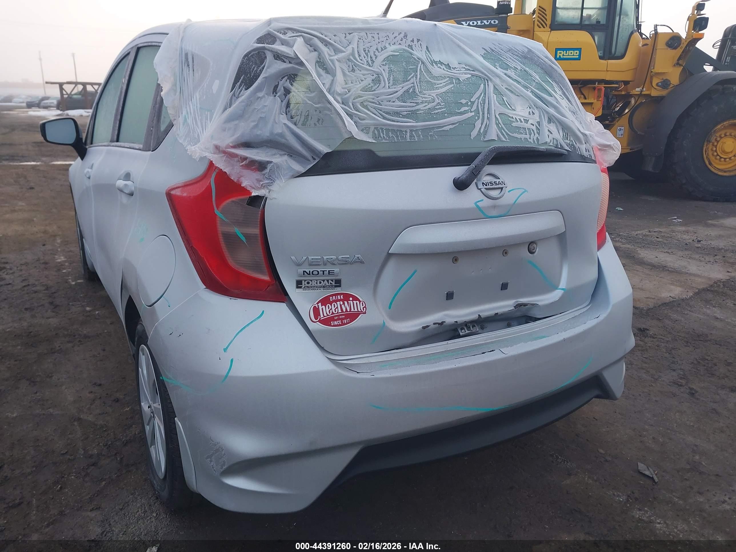 NISSAN VERSA image 6