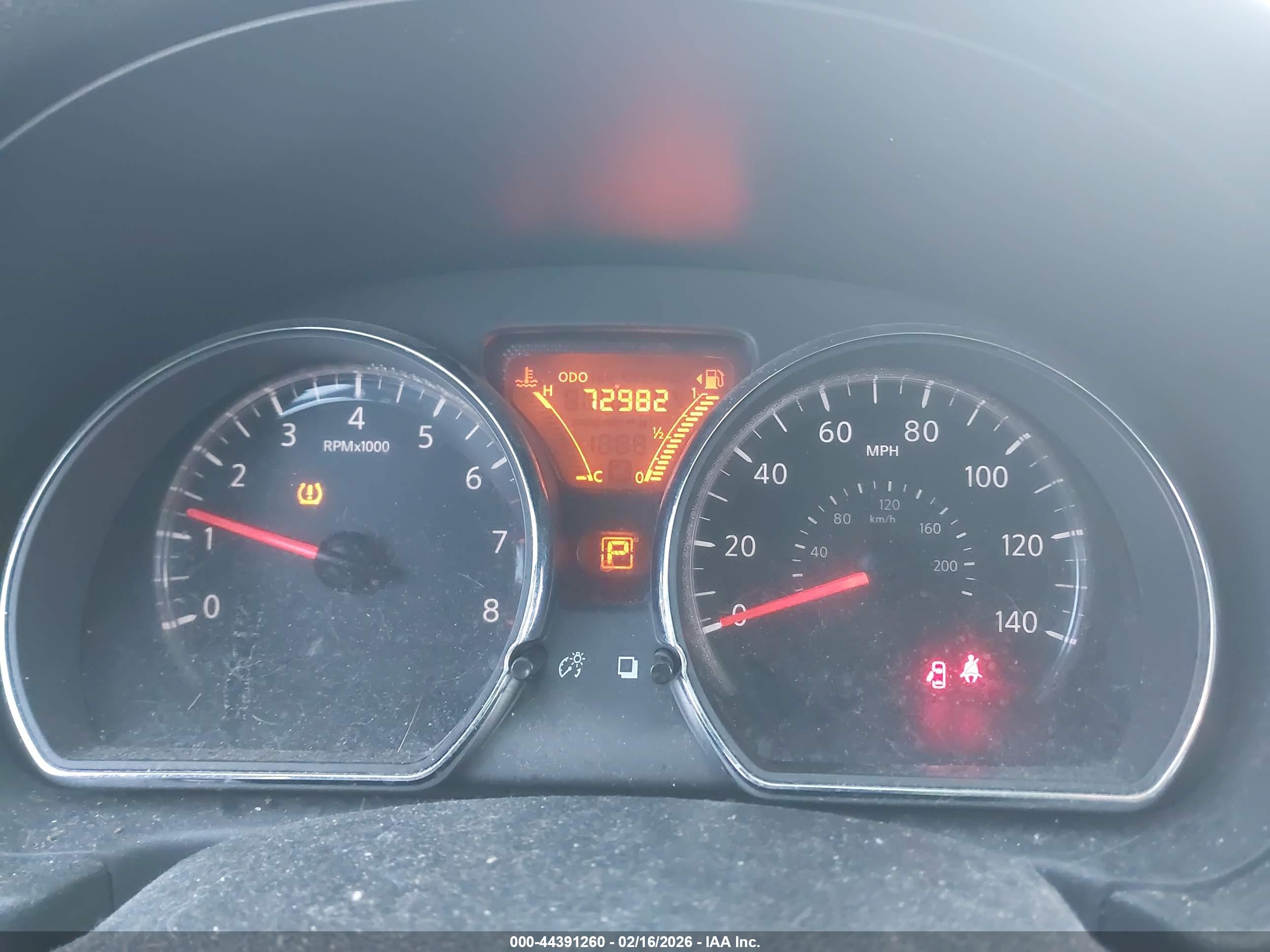 NISSAN VERSA image 7