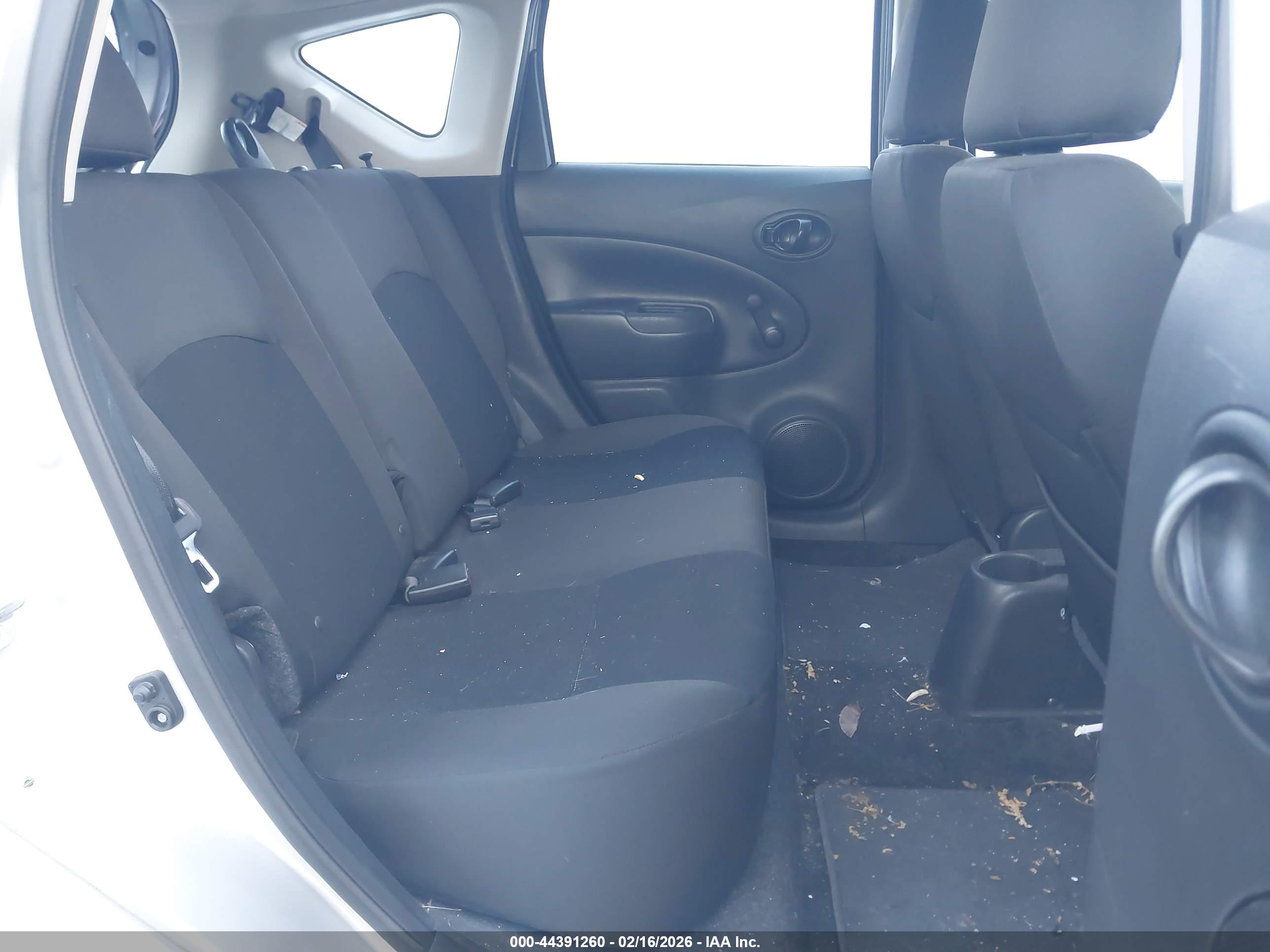 NISSAN VERSA image 8