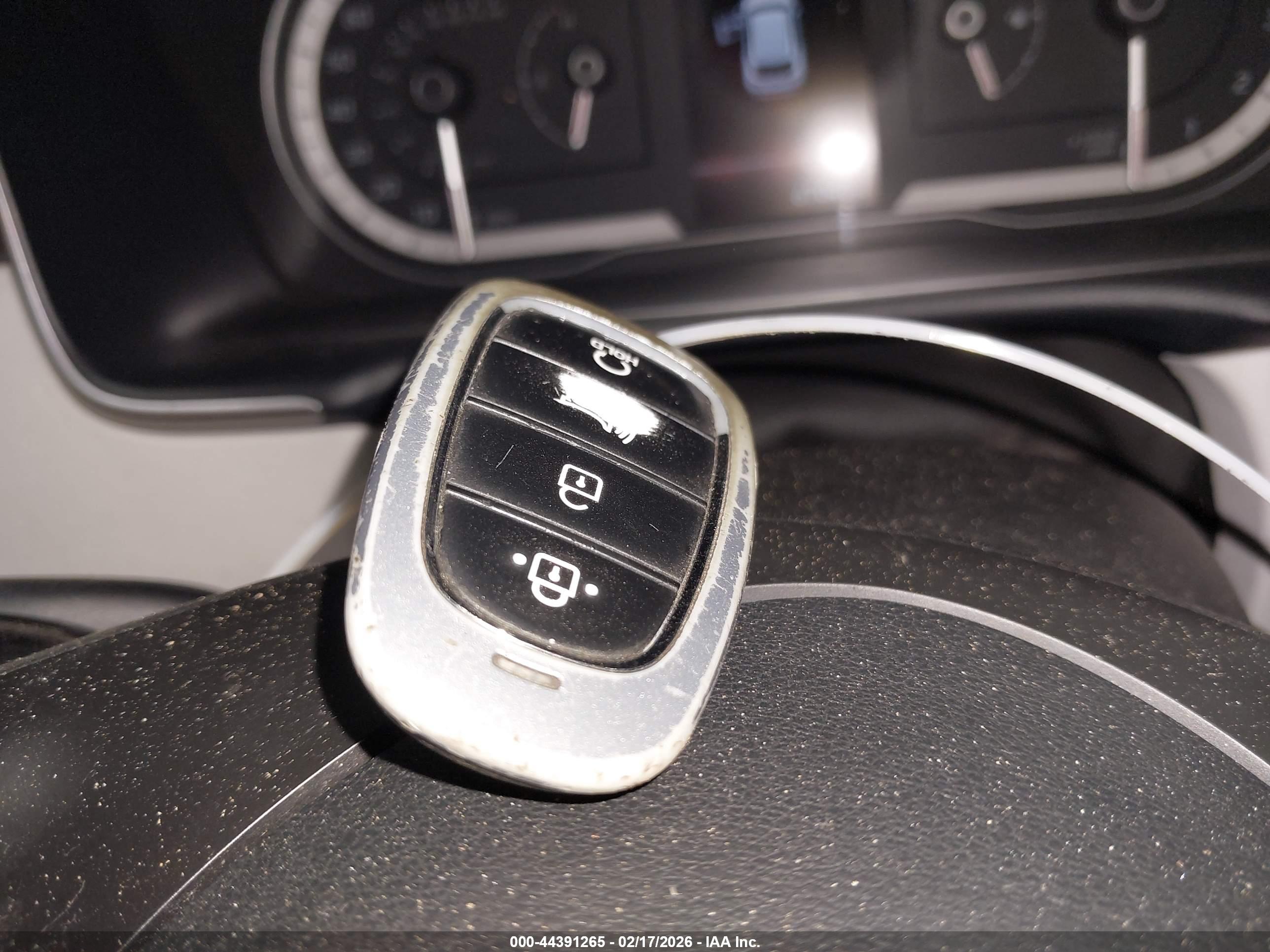 HYUNDAI TUCSON image 11