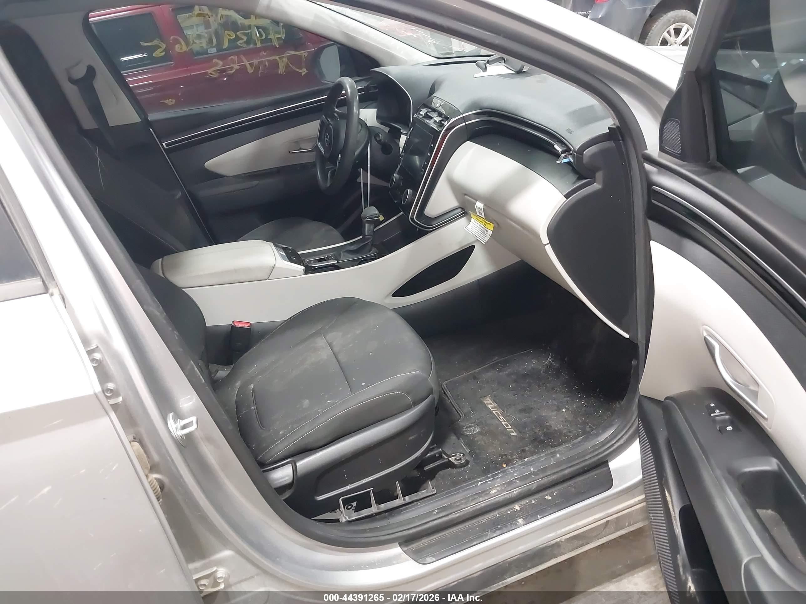 HYUNDAI TUCSON image 5