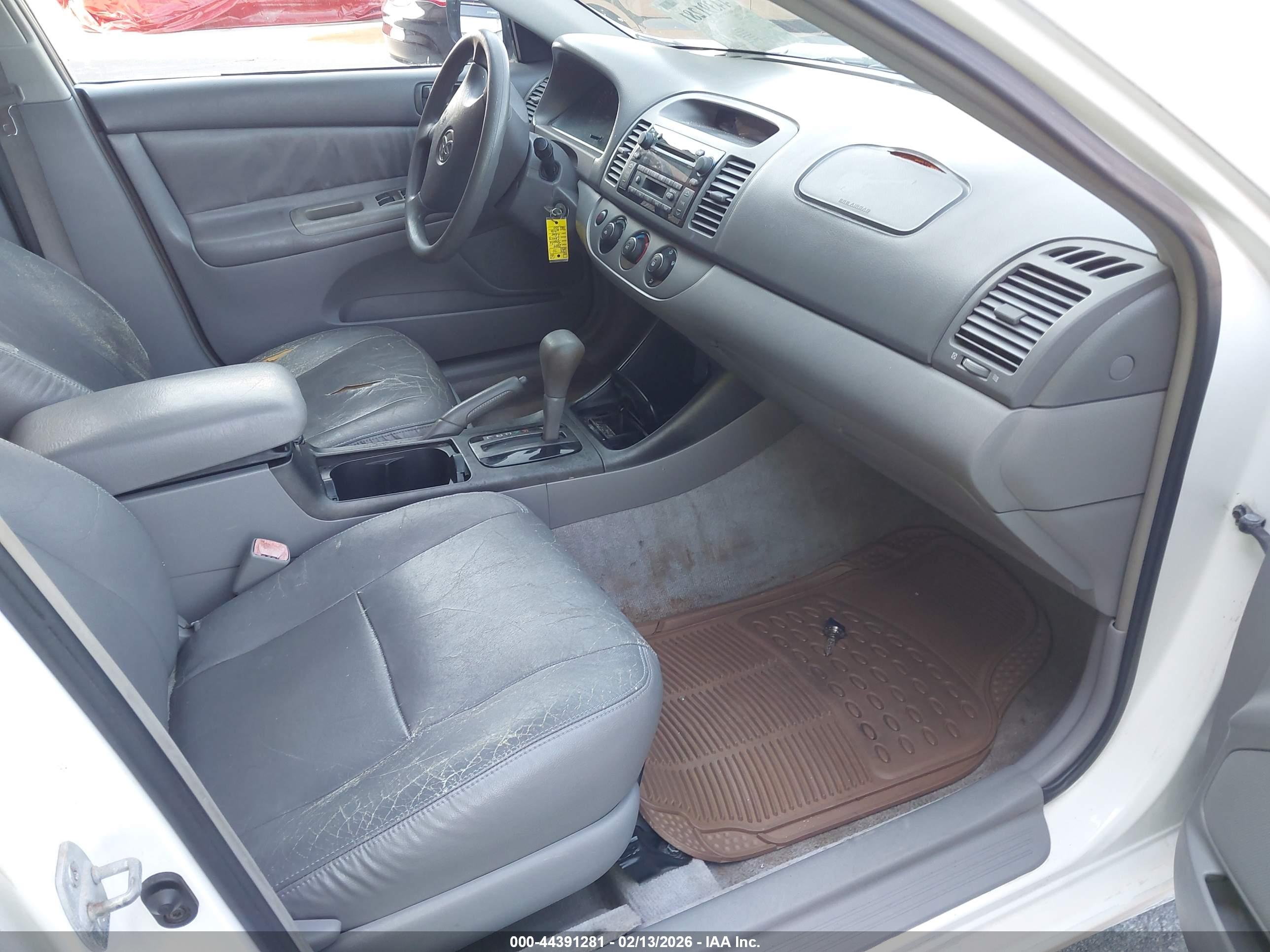 TOYOTA CAMRY image 5