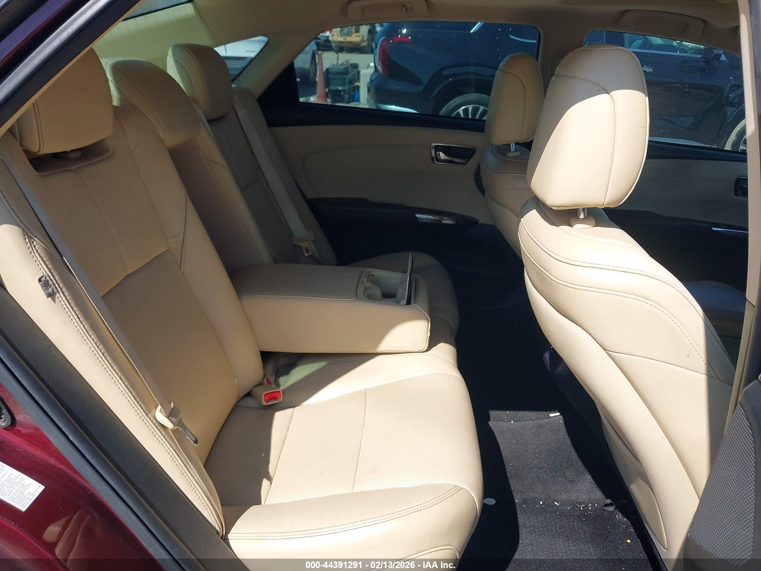 TOYOTA AVALON image 8