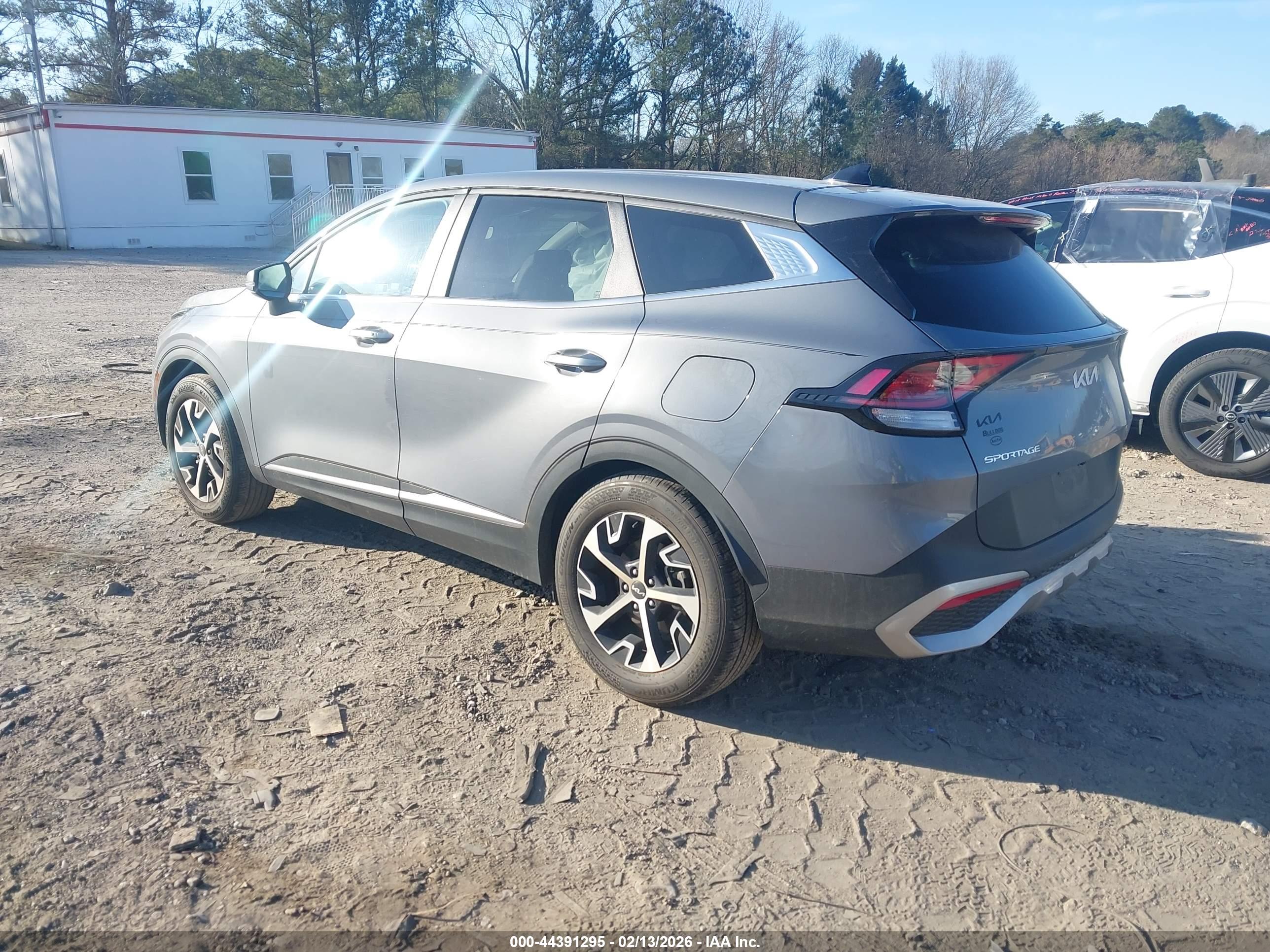 KIA SPORTAGE image 3
