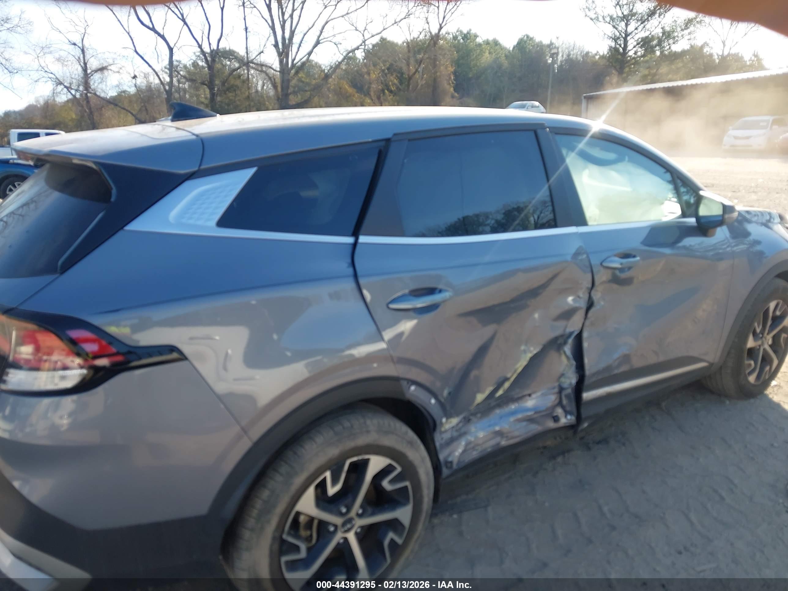KIA SPORTAGE image 6
