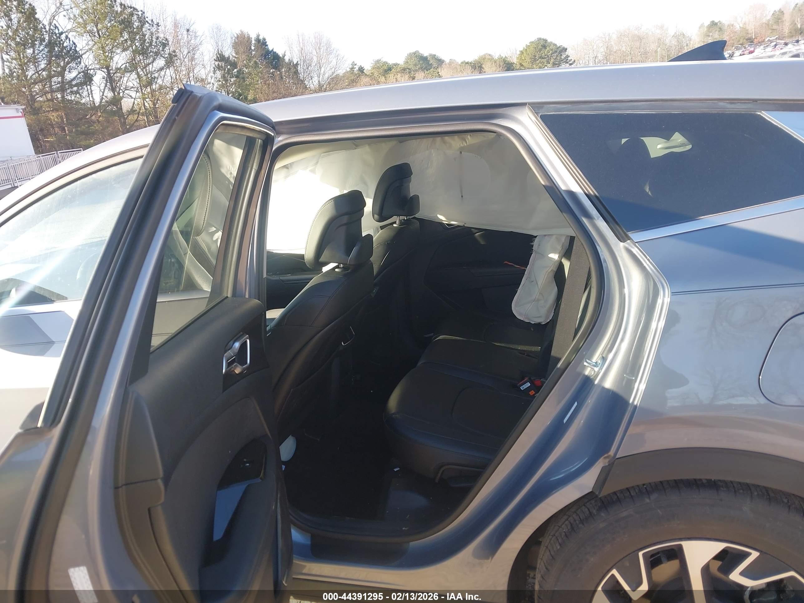 KIA SPORTAGE image 8