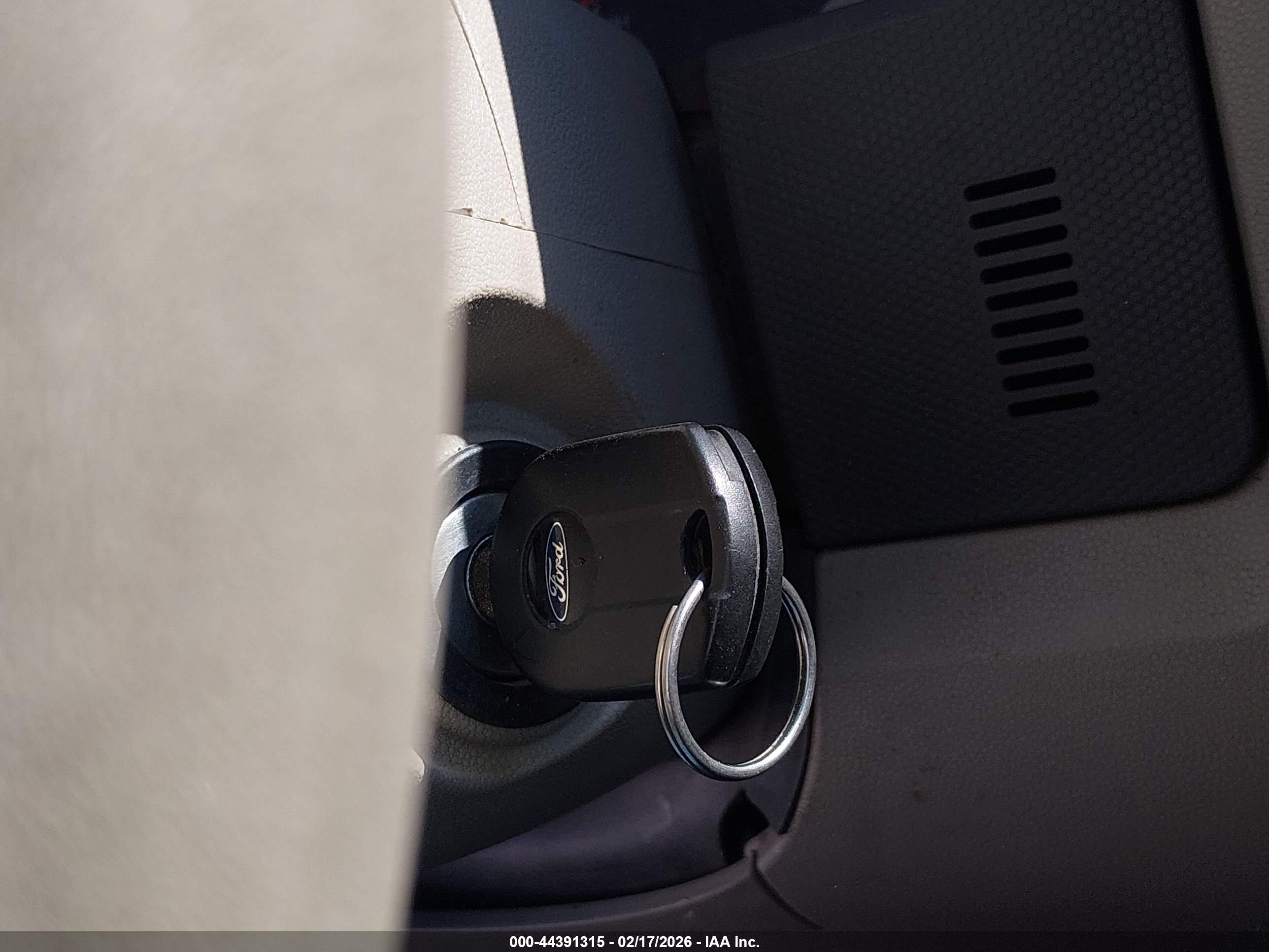 FORD ESCAPE image 11