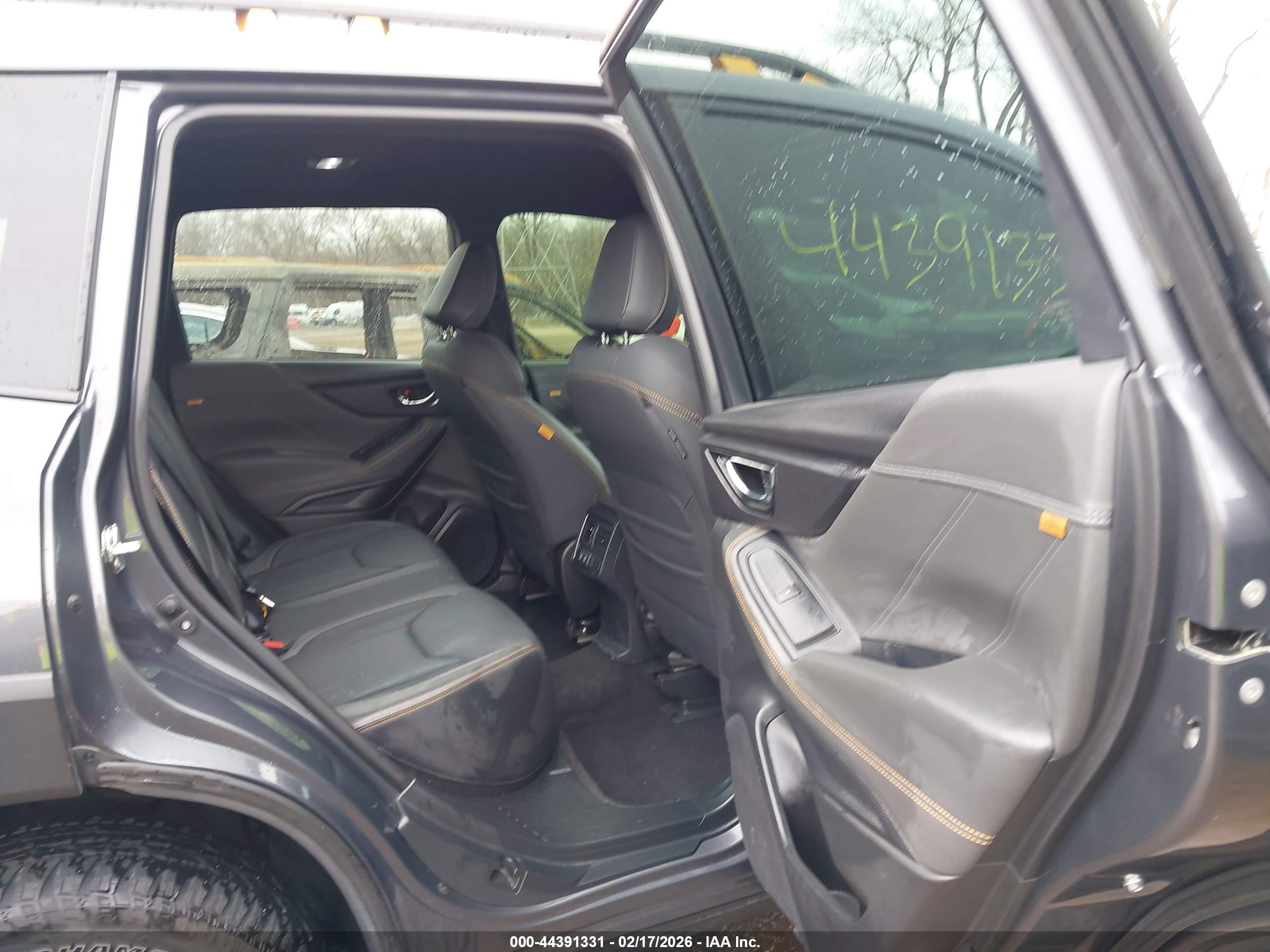 SUBARU FORESTER image 8