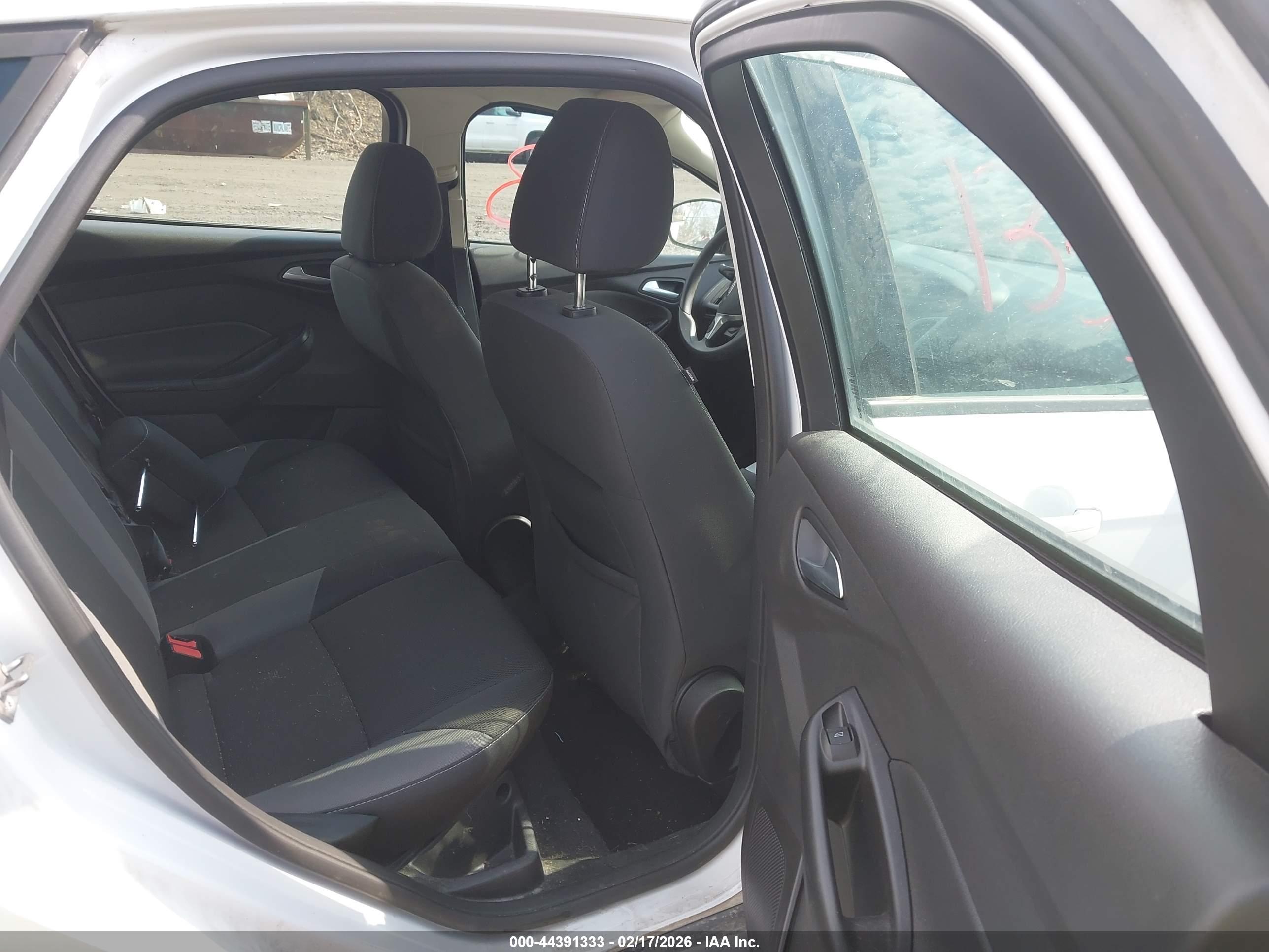 FORD FOCUS image 8