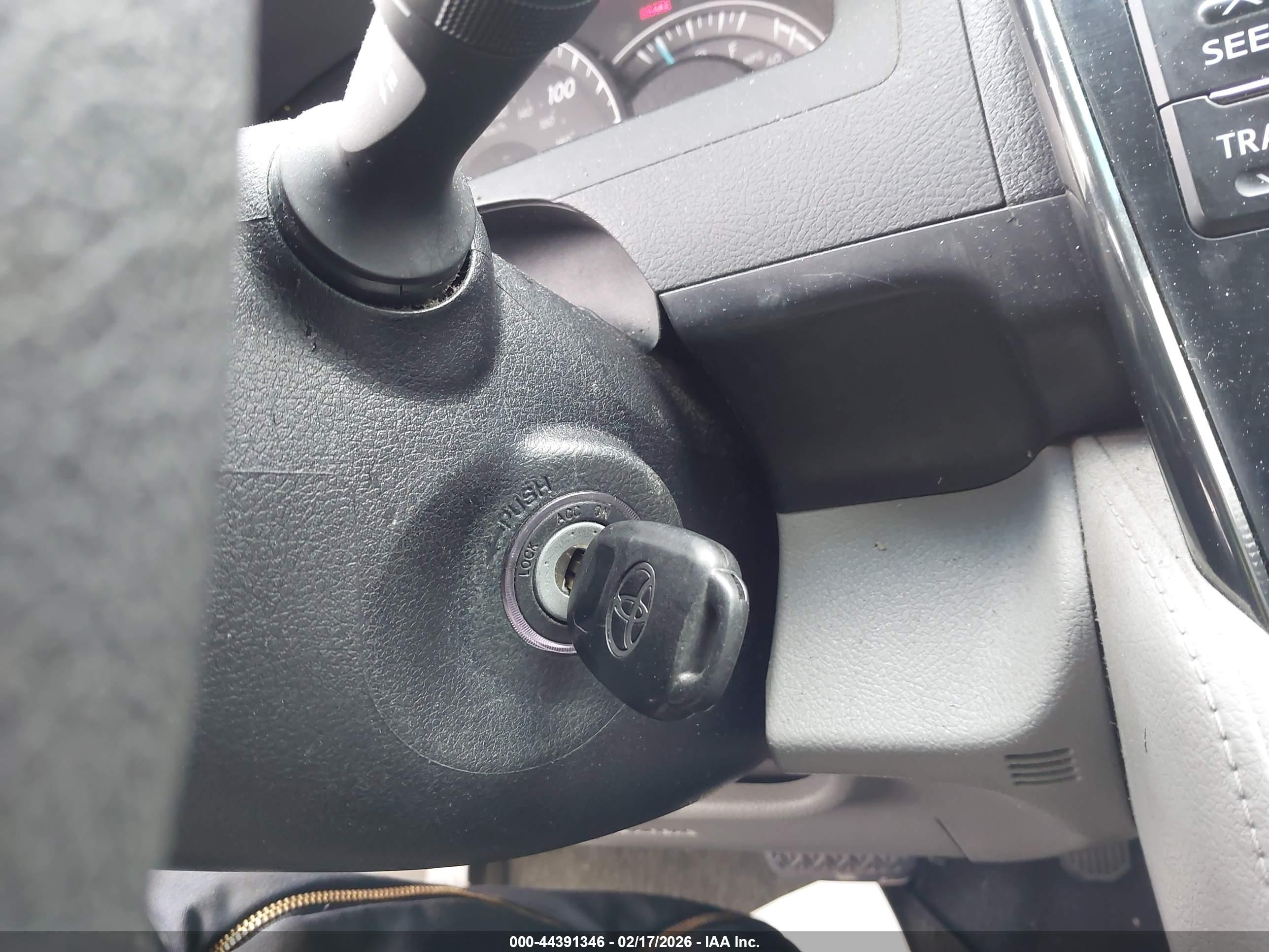 TOYOTA CAMRY image 11