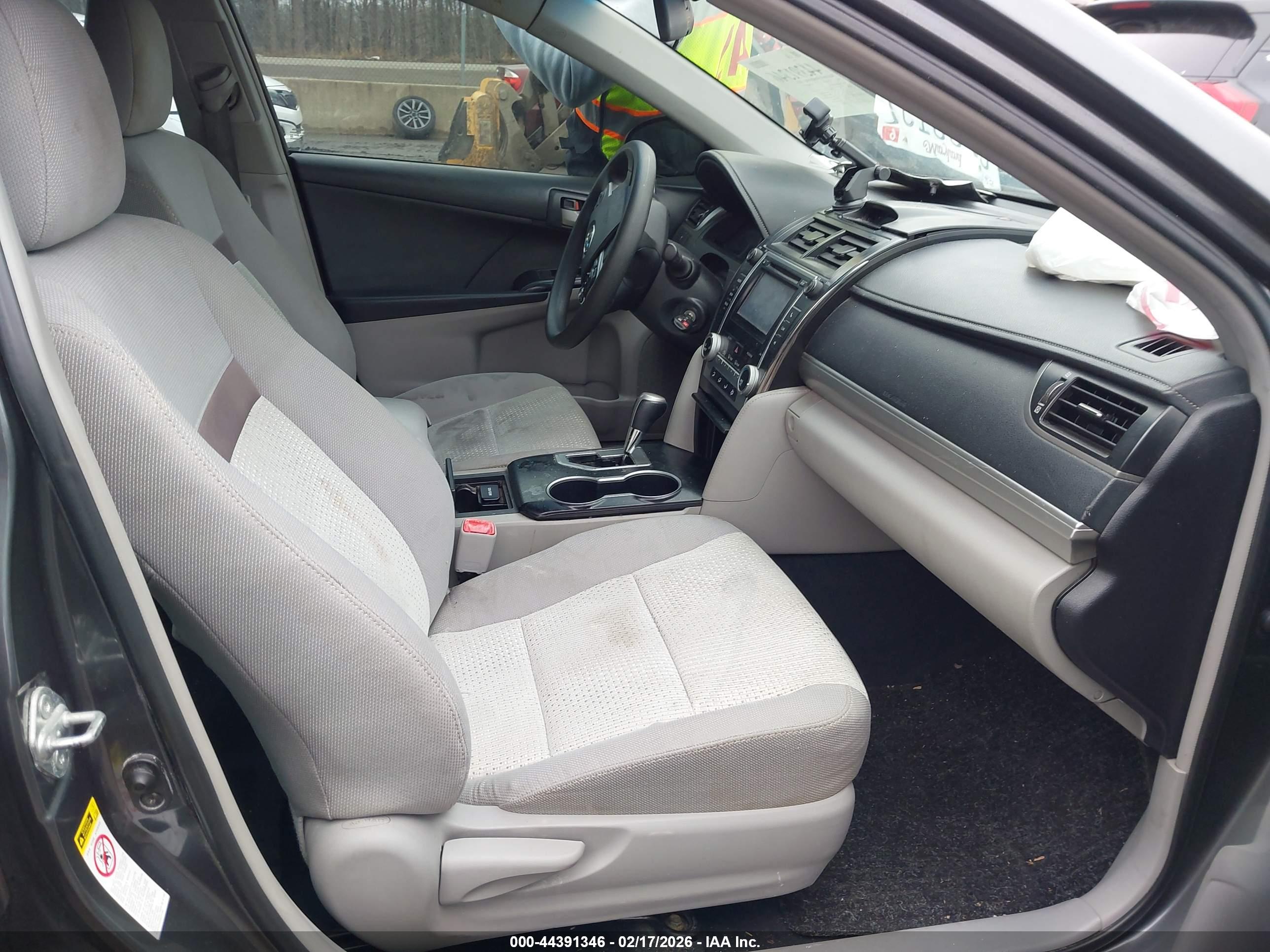 TOYOTA CAMRY image 5