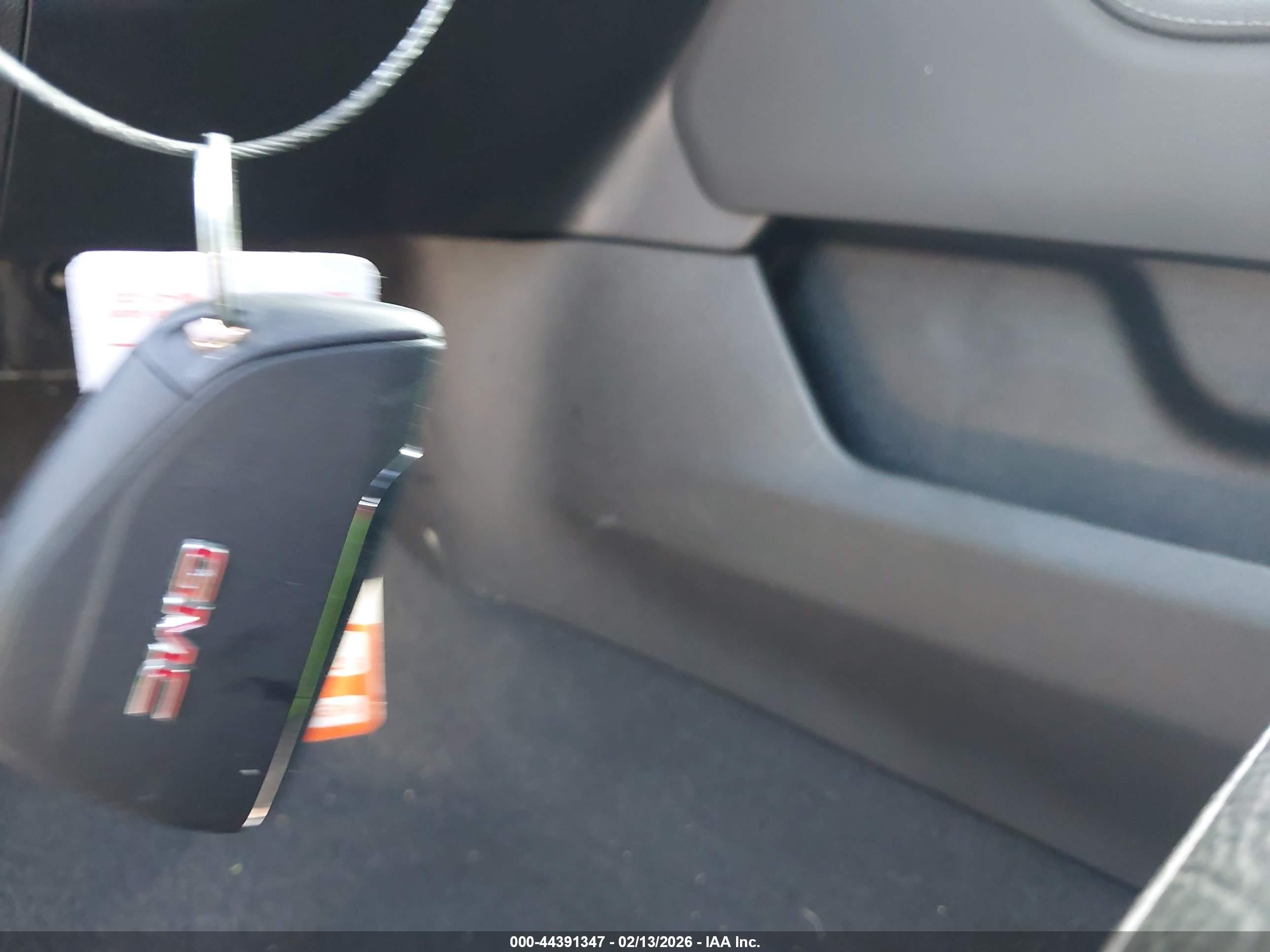 GMC SIERRA image 11
