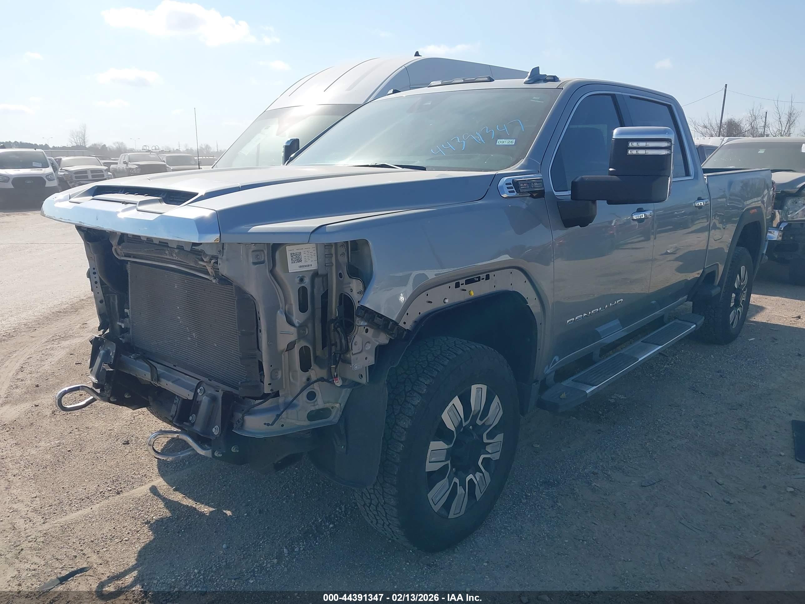 GMC SIERRA image 2