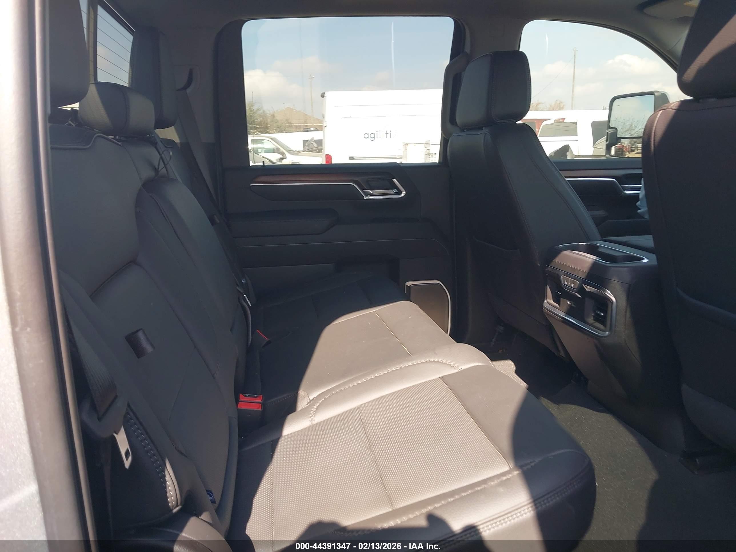GMC SIERRA image 8