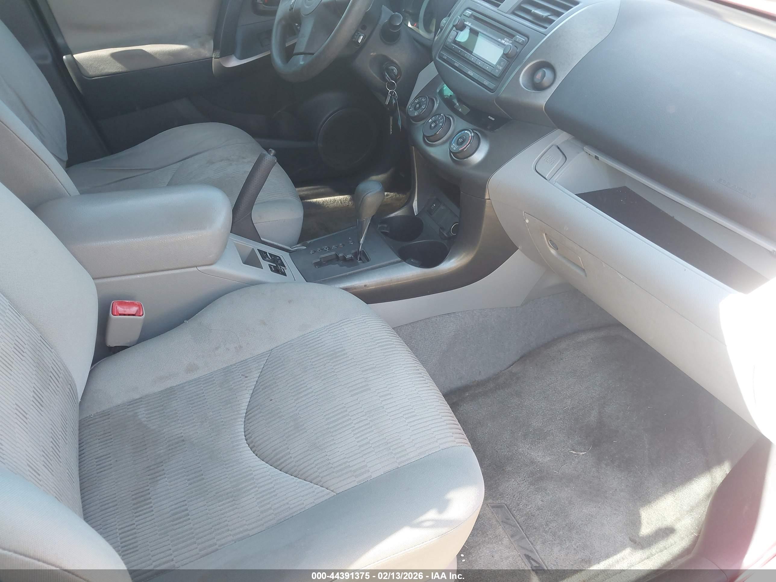 TOYOTA RAV4 image 5