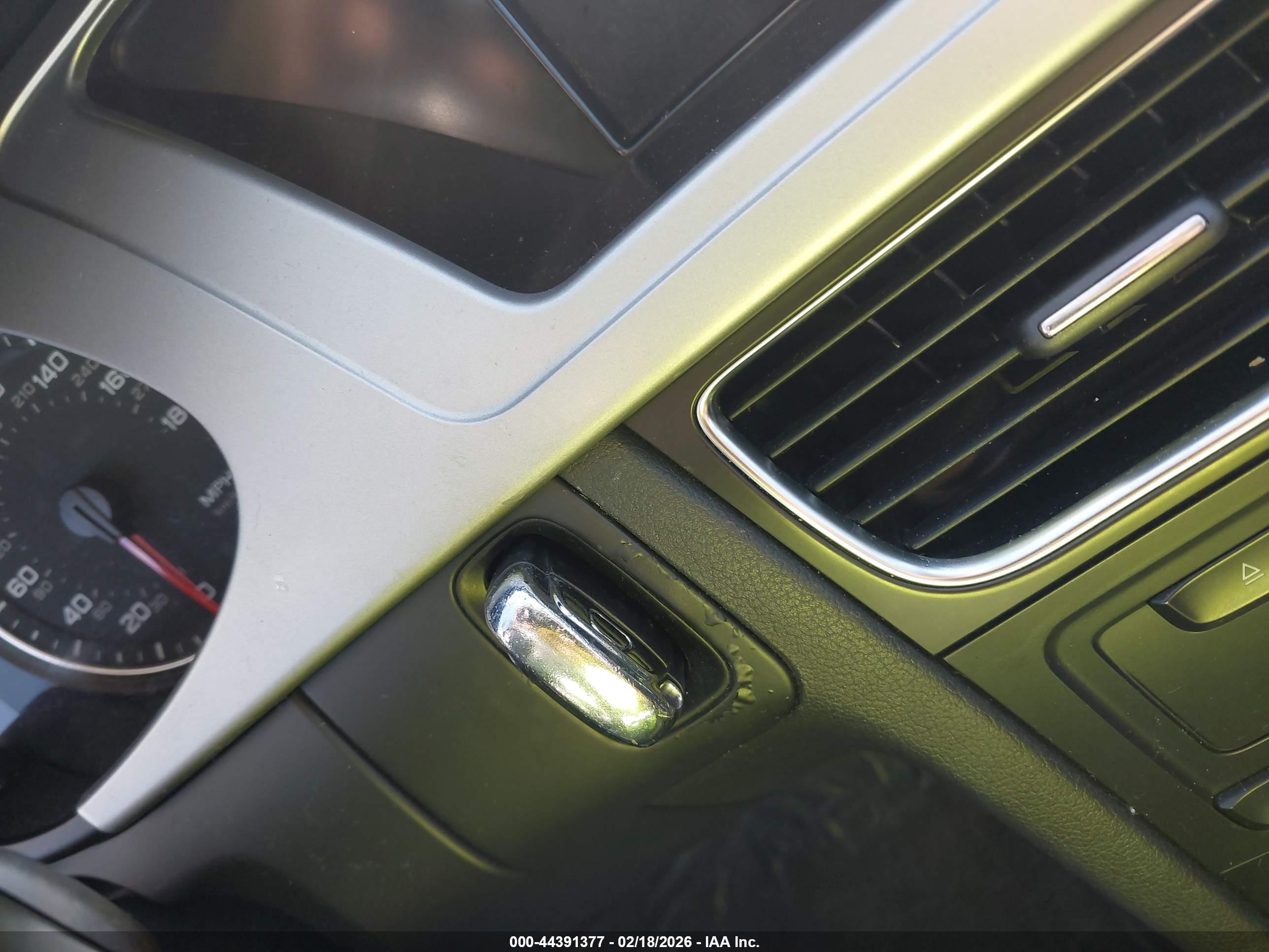 AUDI A4 image 11
