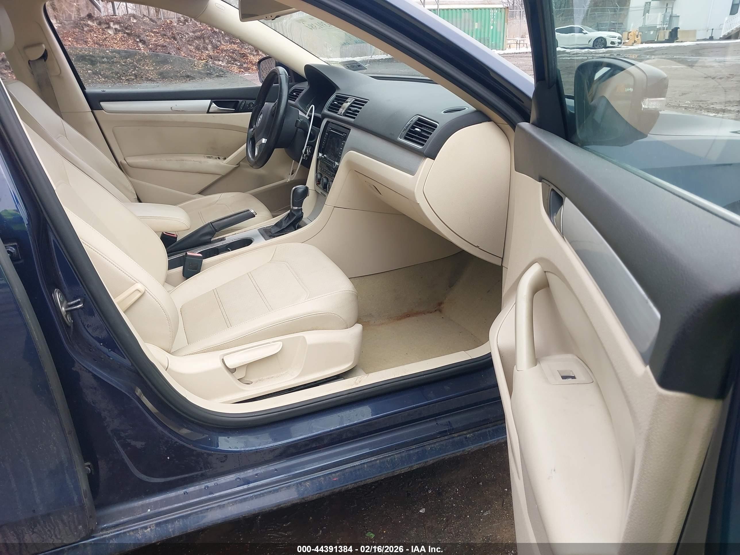 VOLKSWAGEN PASSAT image 5