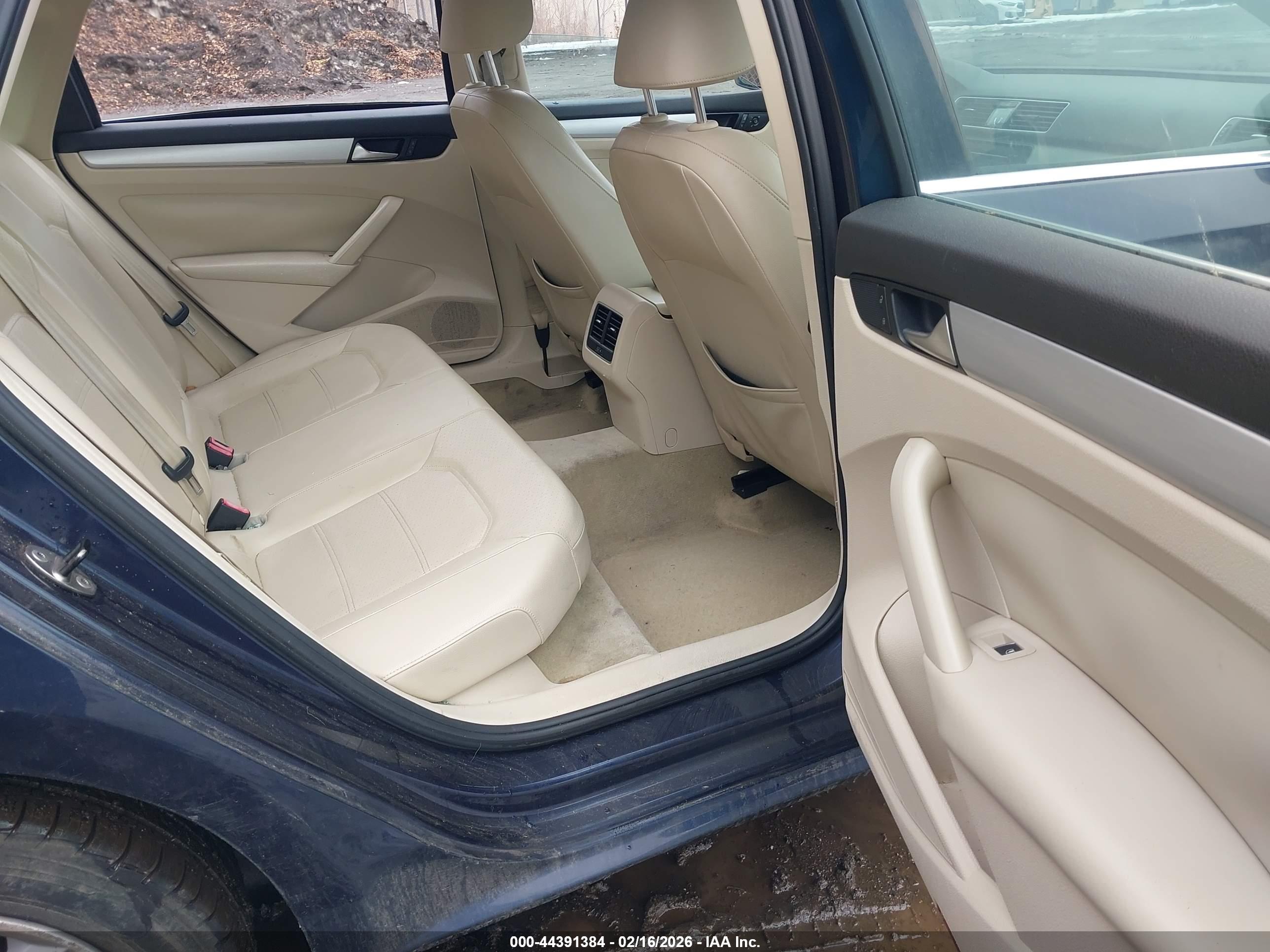 VOLKSWAGEN PASSAT image 8