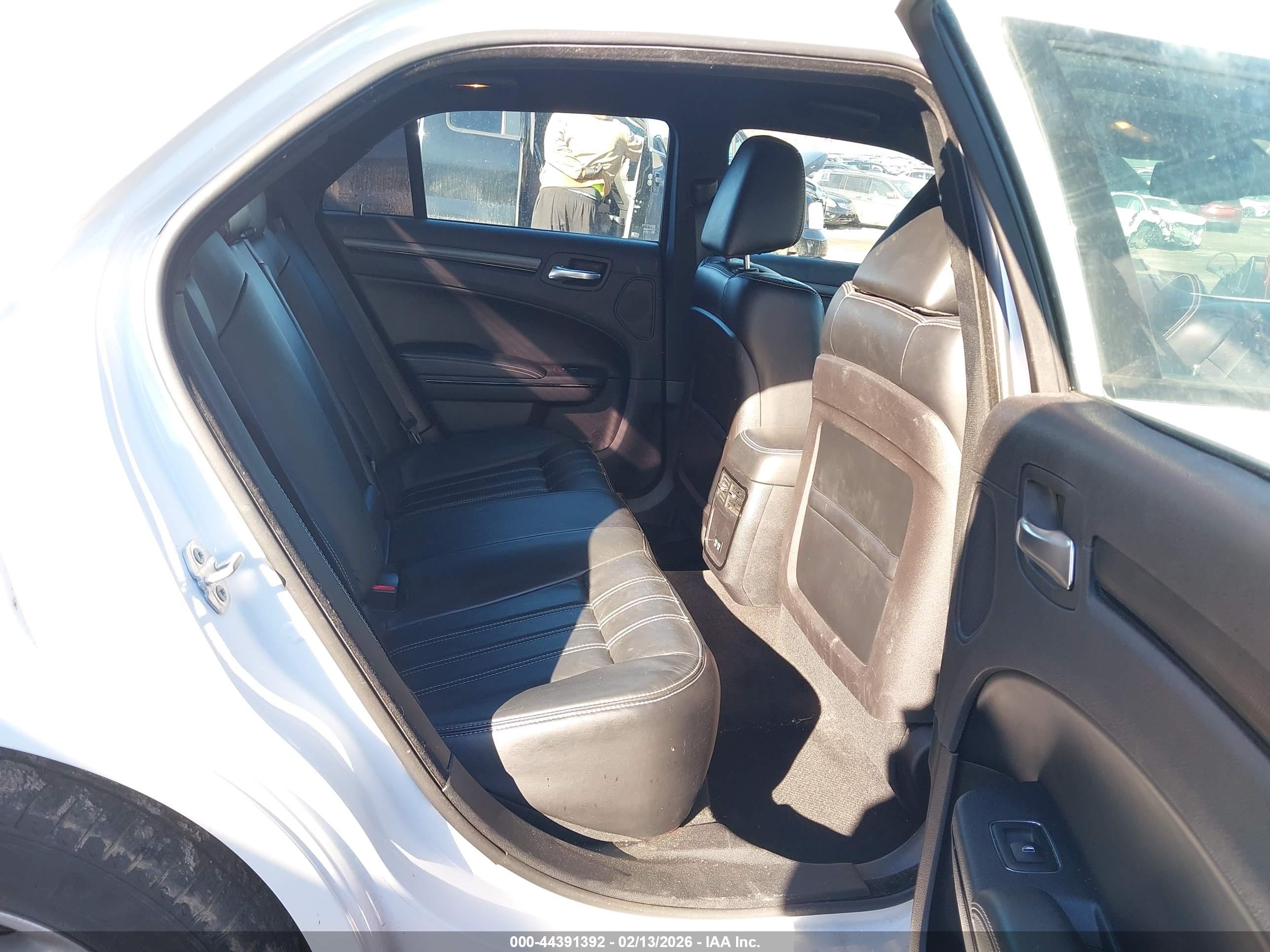 CHRYSLER 300 image 8