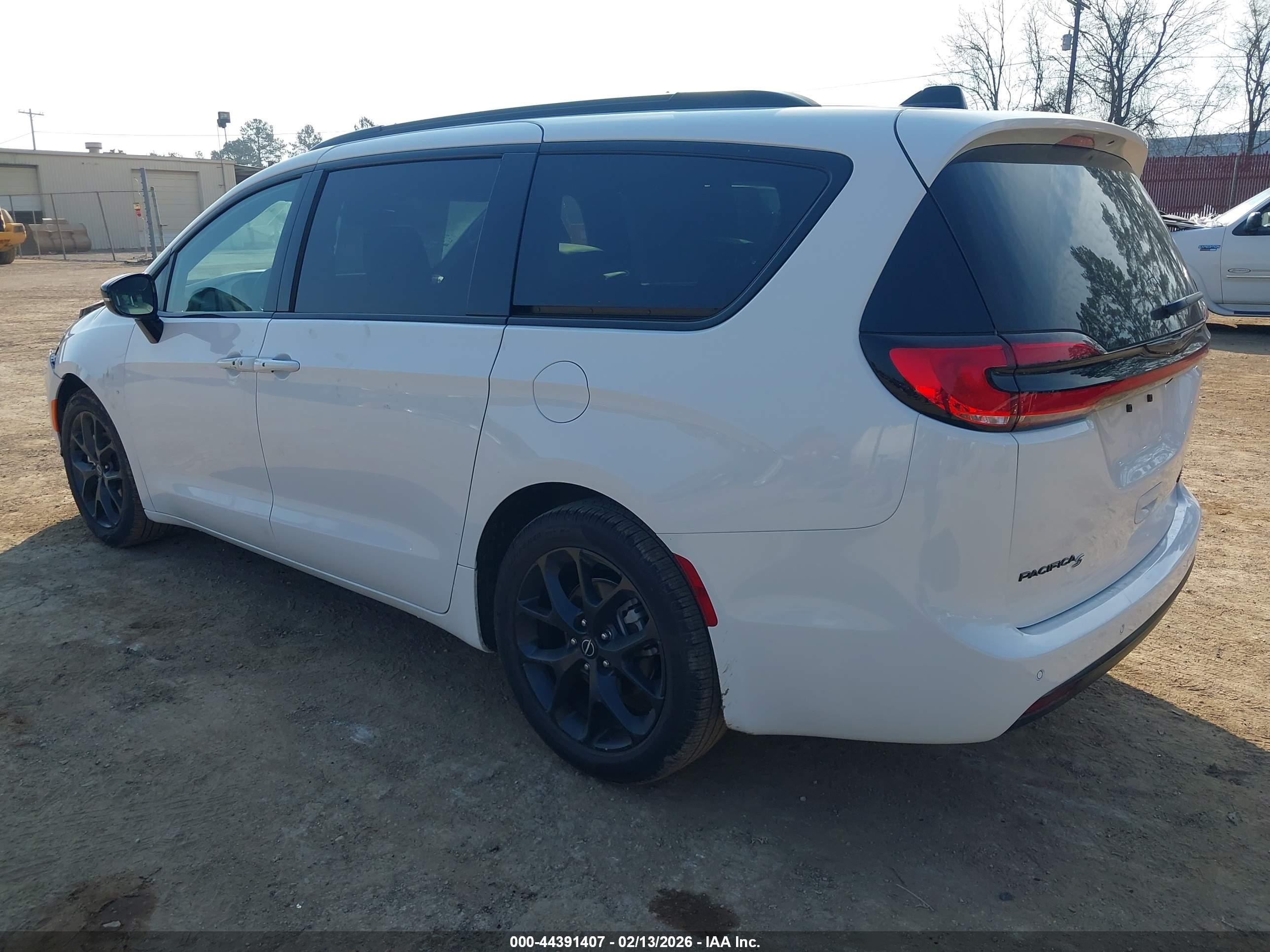 CHRYSLER PACIFICA image 3