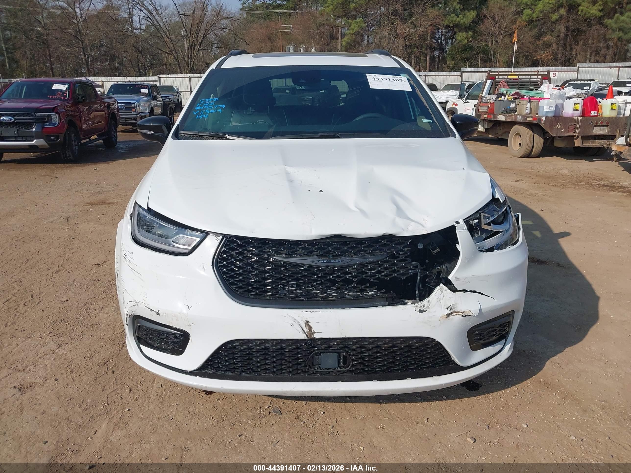 CHRYSLER PACIFICA image 6