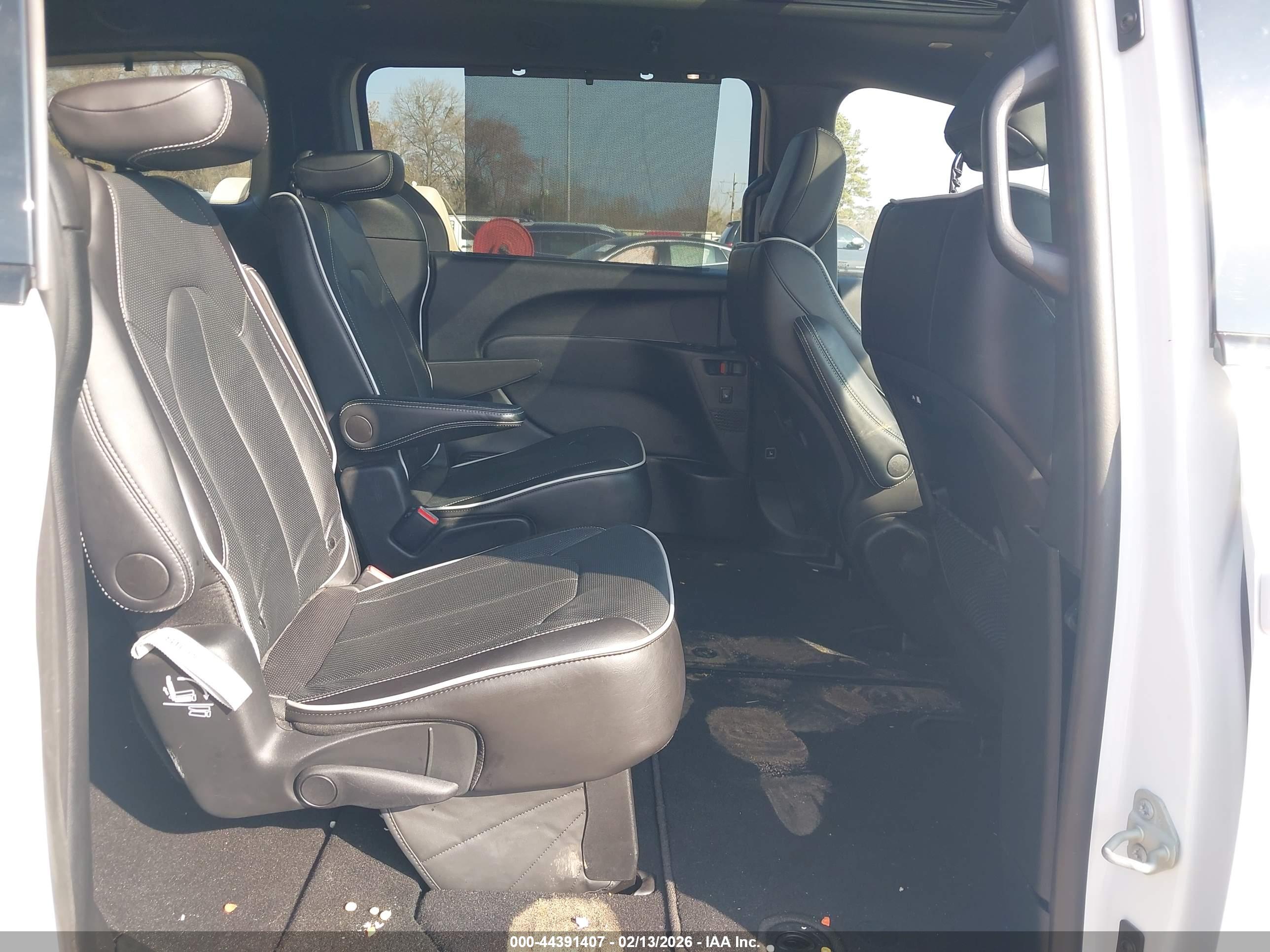 CHRYSLER PACIFICA image 8