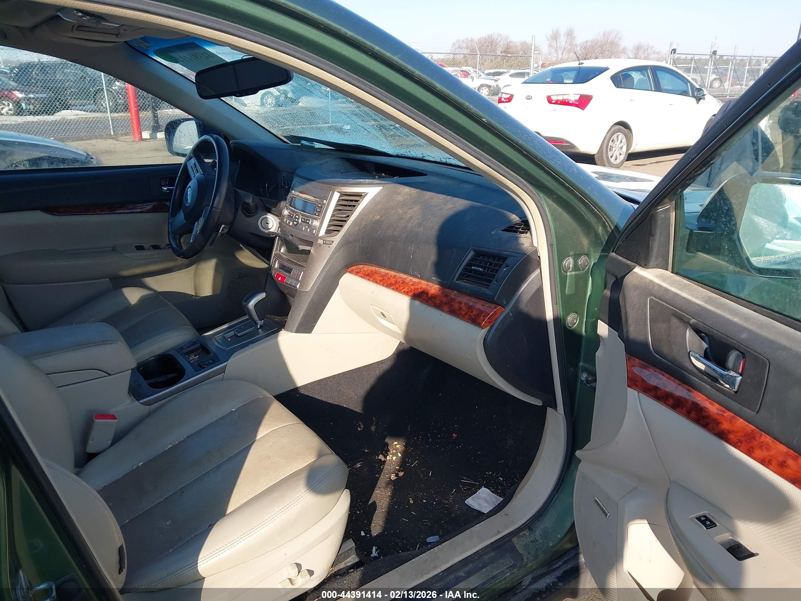 SUBARU OUTBACK image 5