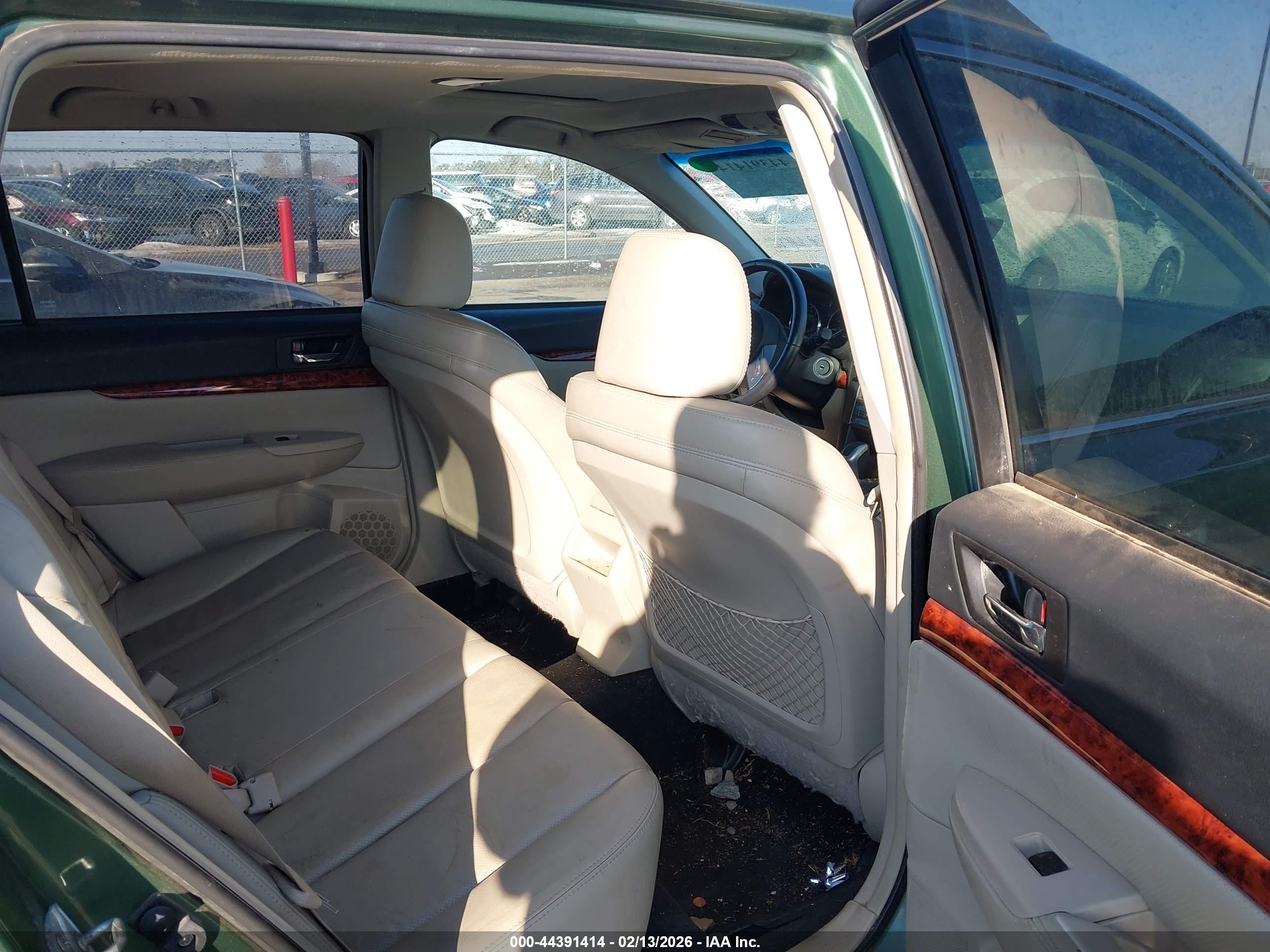 SUBARU OUTBACK image 8
