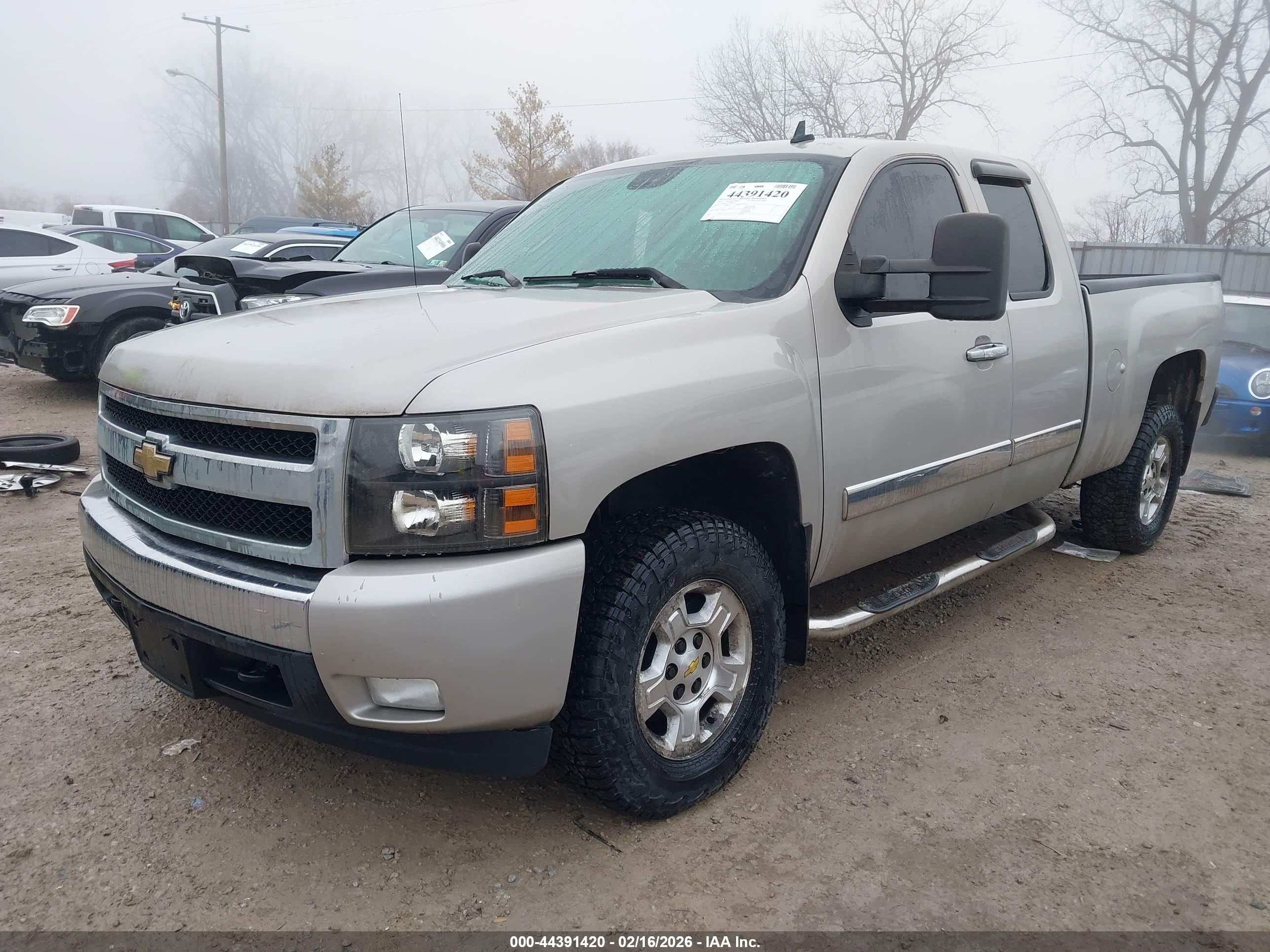 CHEVROLET SILVERADO image 2