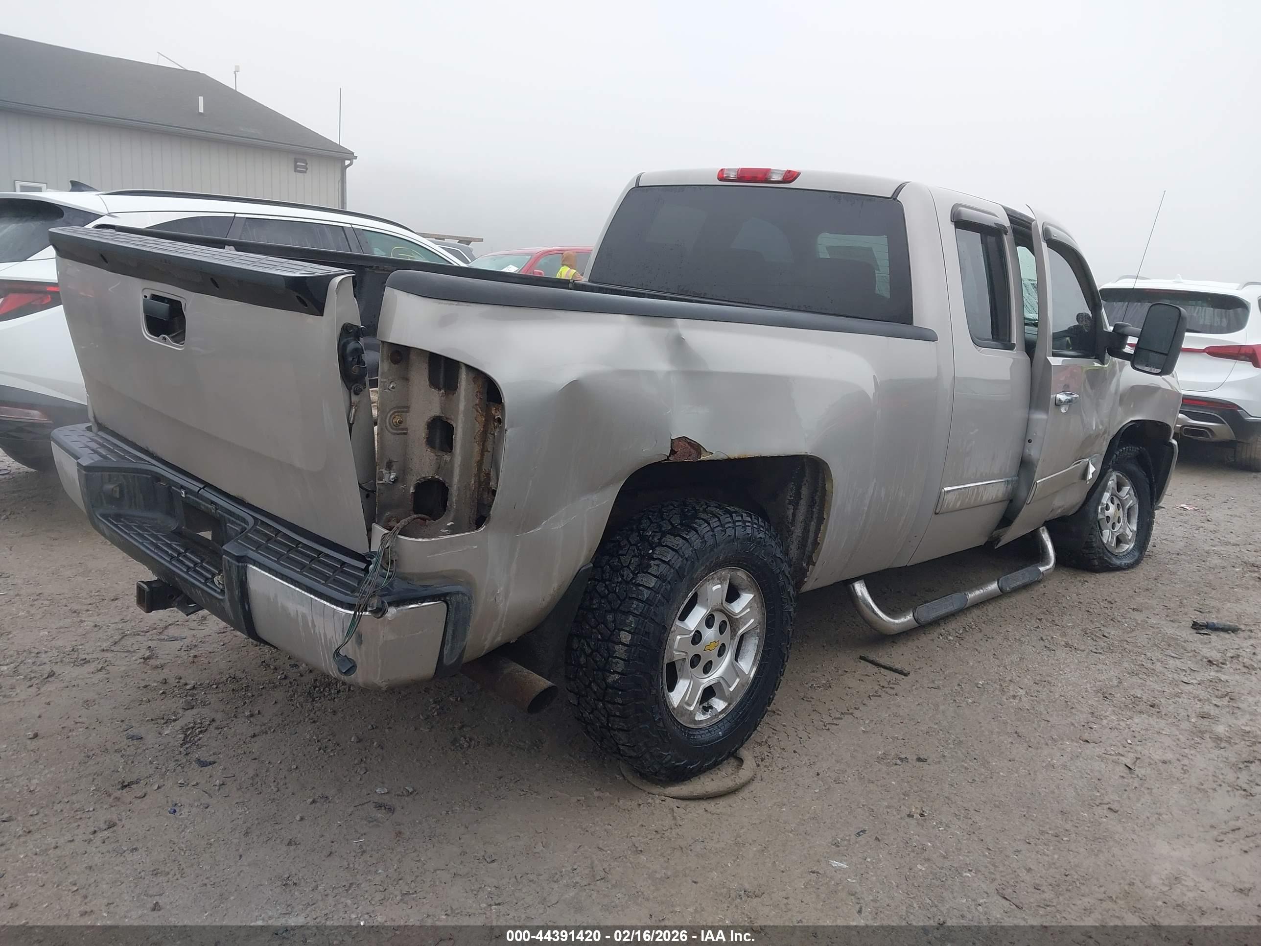 CHEVROLET SILVERADO image 4