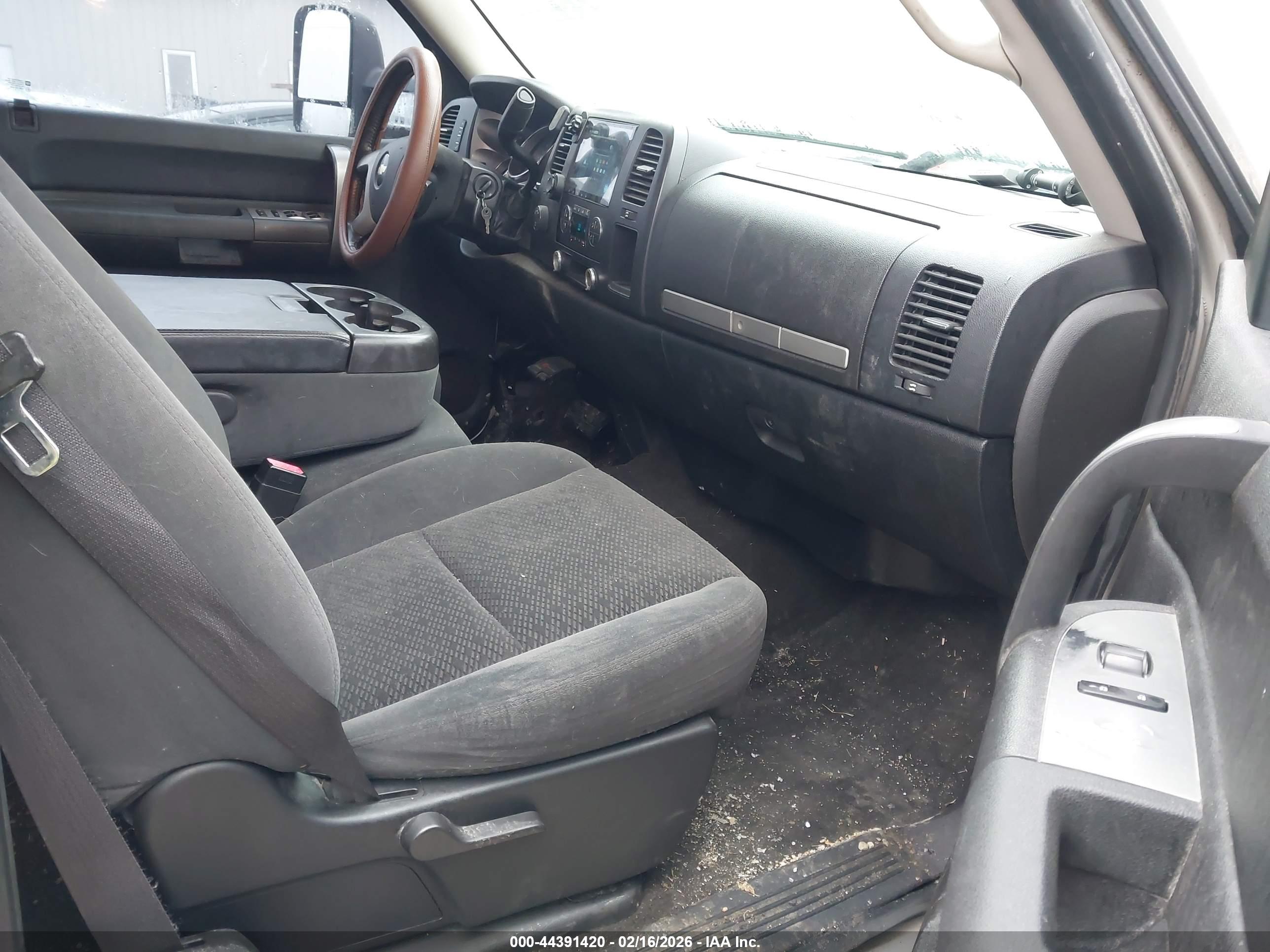 CHEVROLET SILVERADO image 5