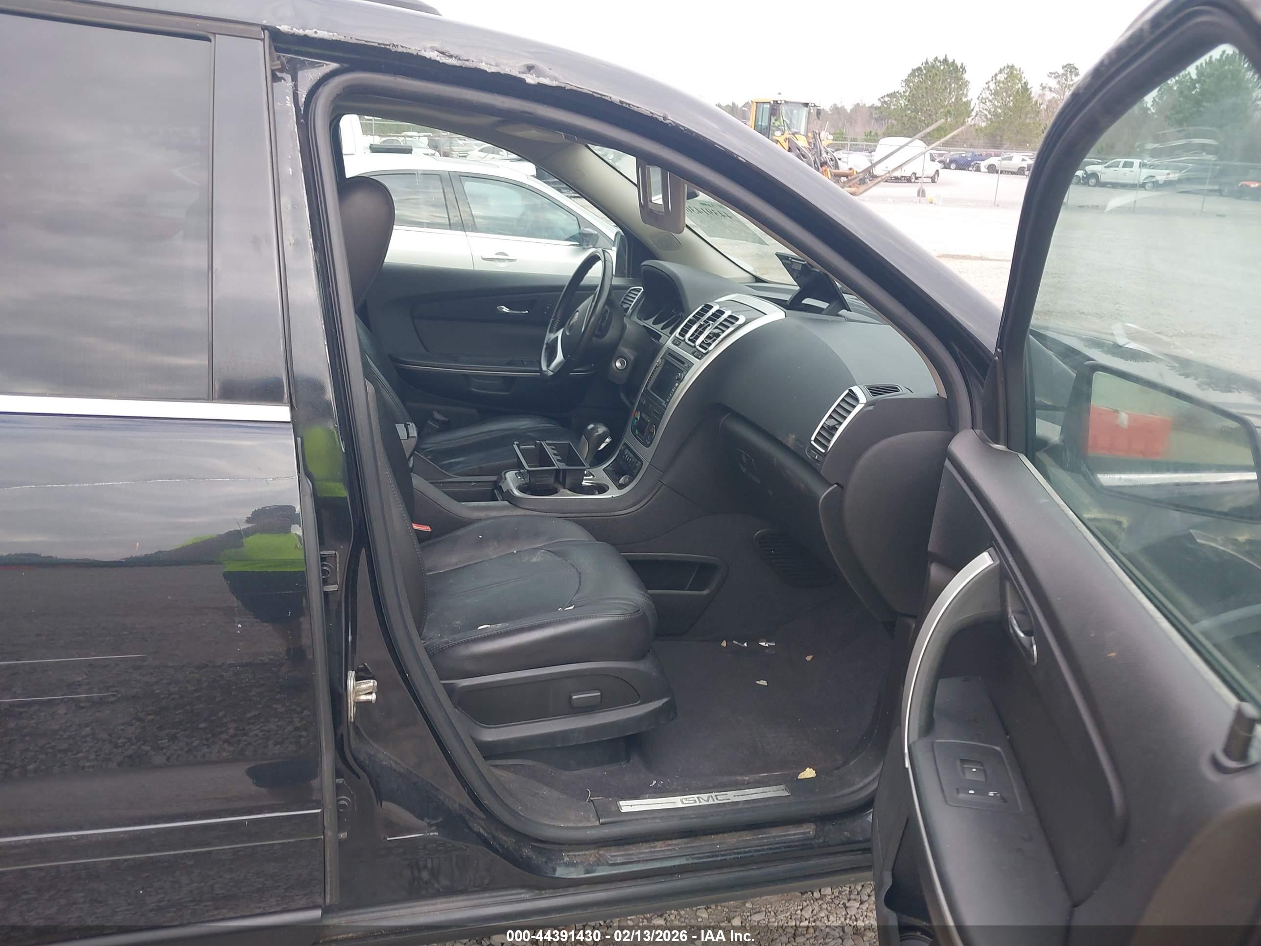 GMC ACADIA image 5