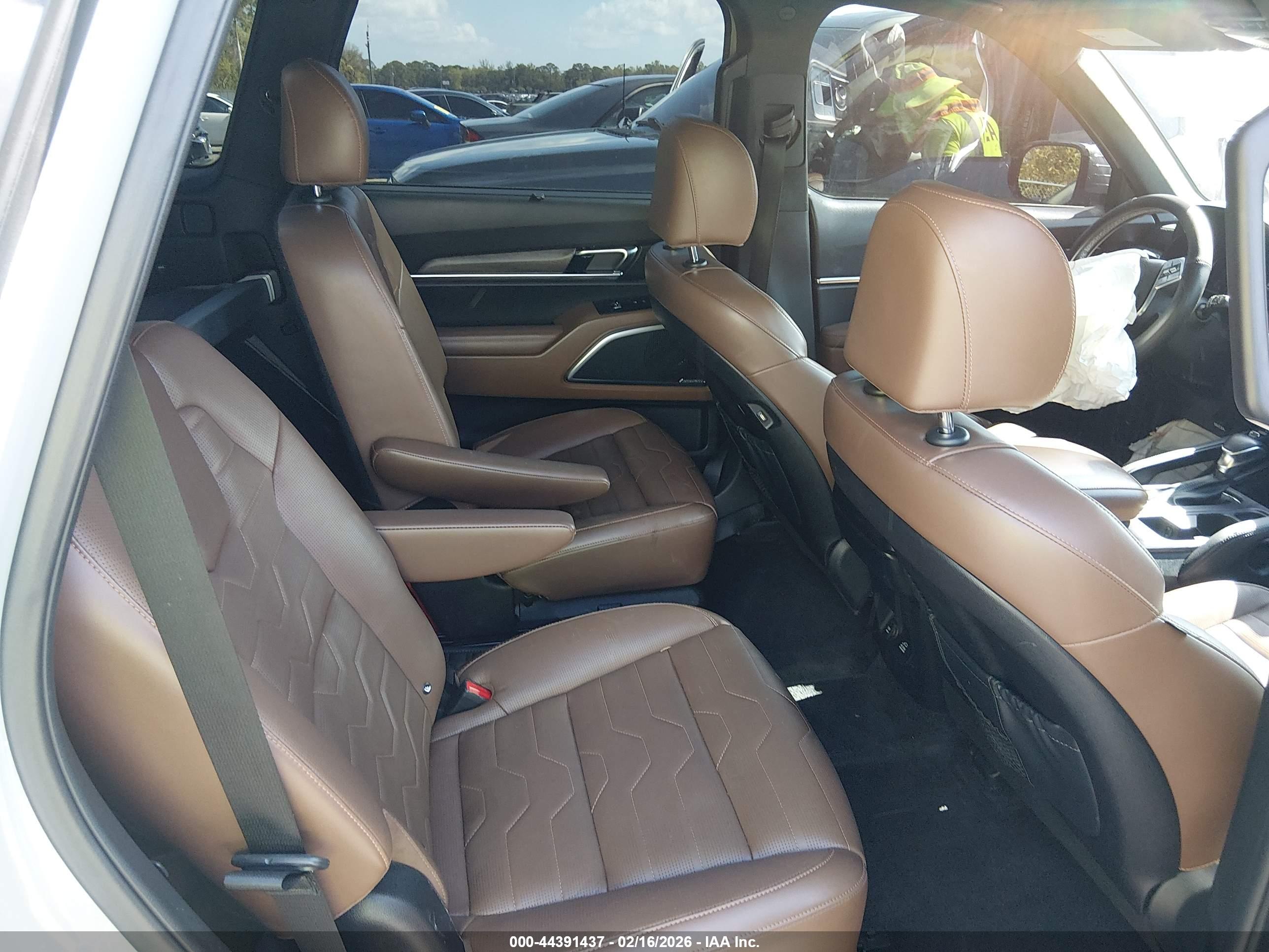 KIA TELLURIDE image 8