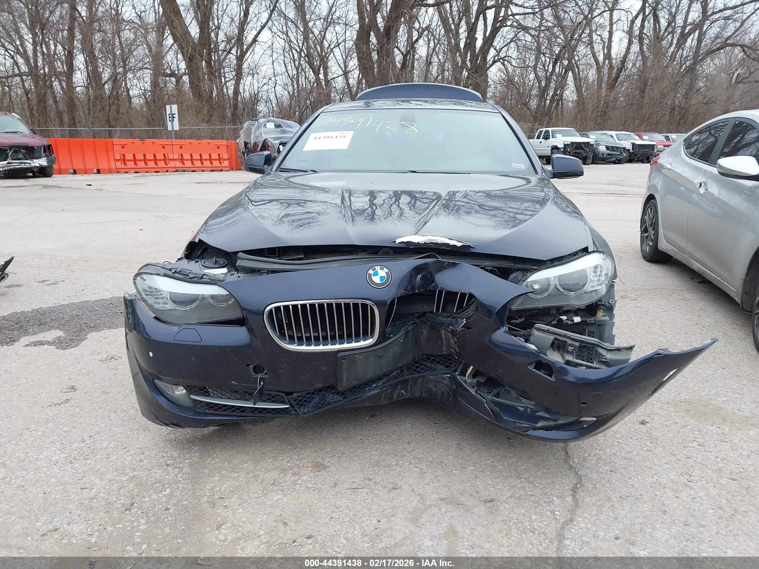 BMW 528I image 6