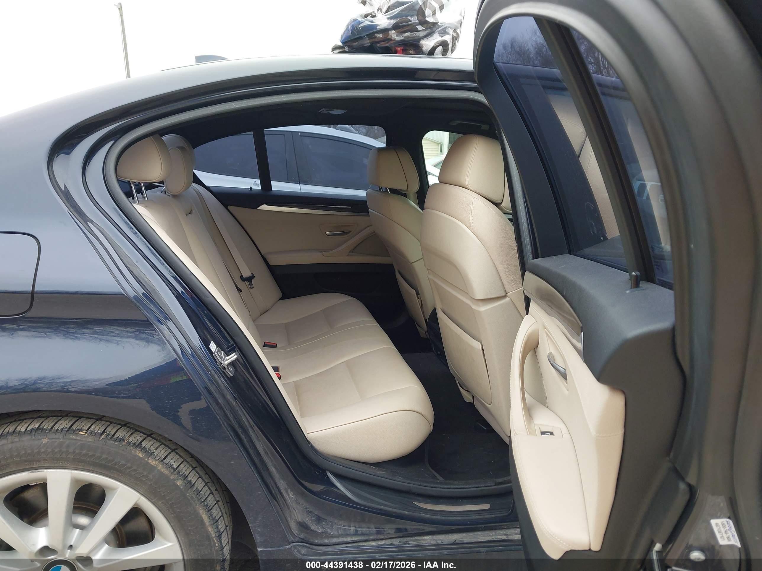 BMW 528I image 8