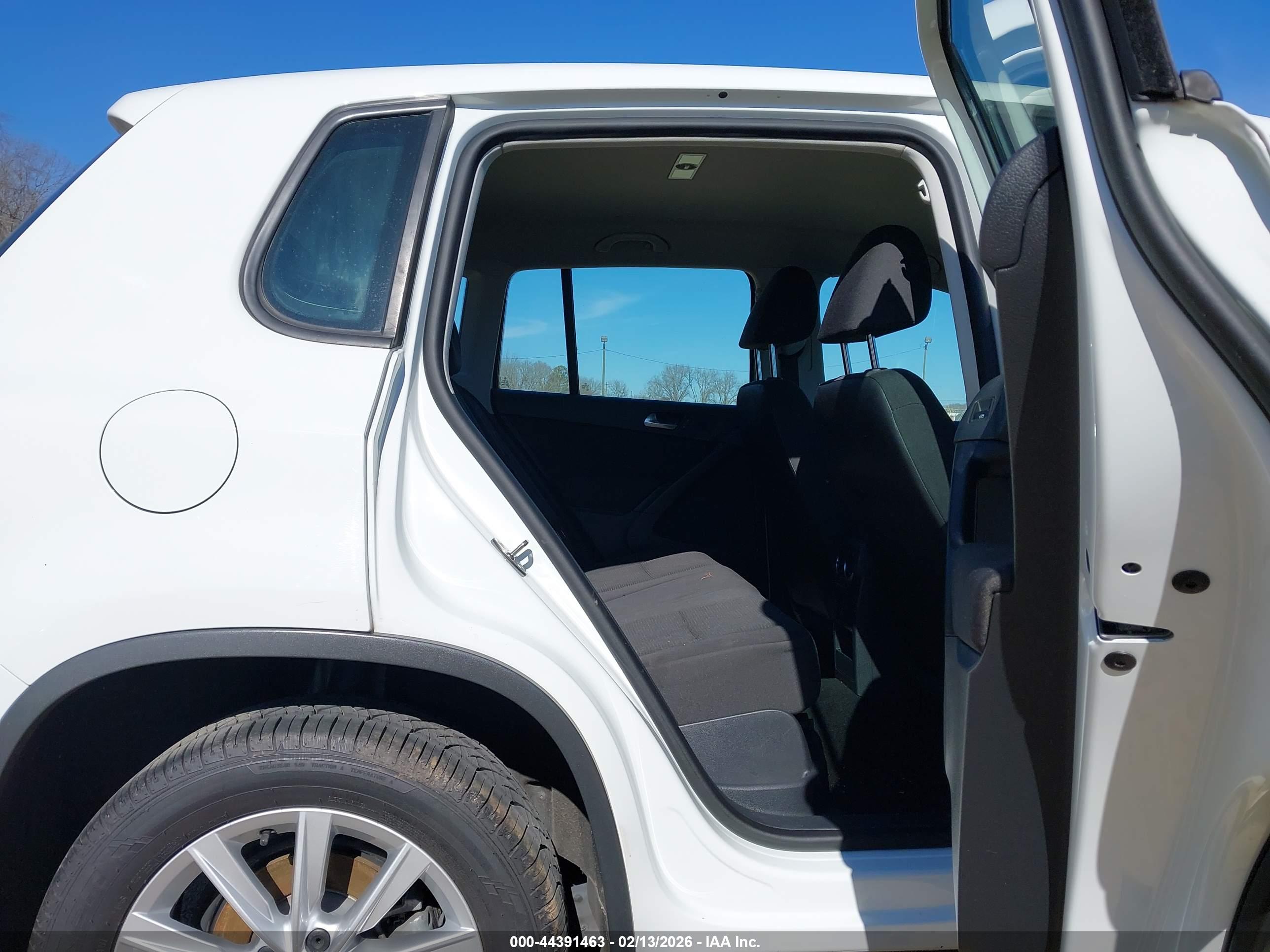 VOLKSWAGEN TIGUAN image 8